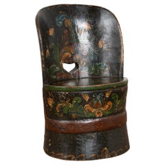 19. Jahrhundert Original bemalter und geschnitzter schwedischer Kinderstuhl Kubbestol Log Chair