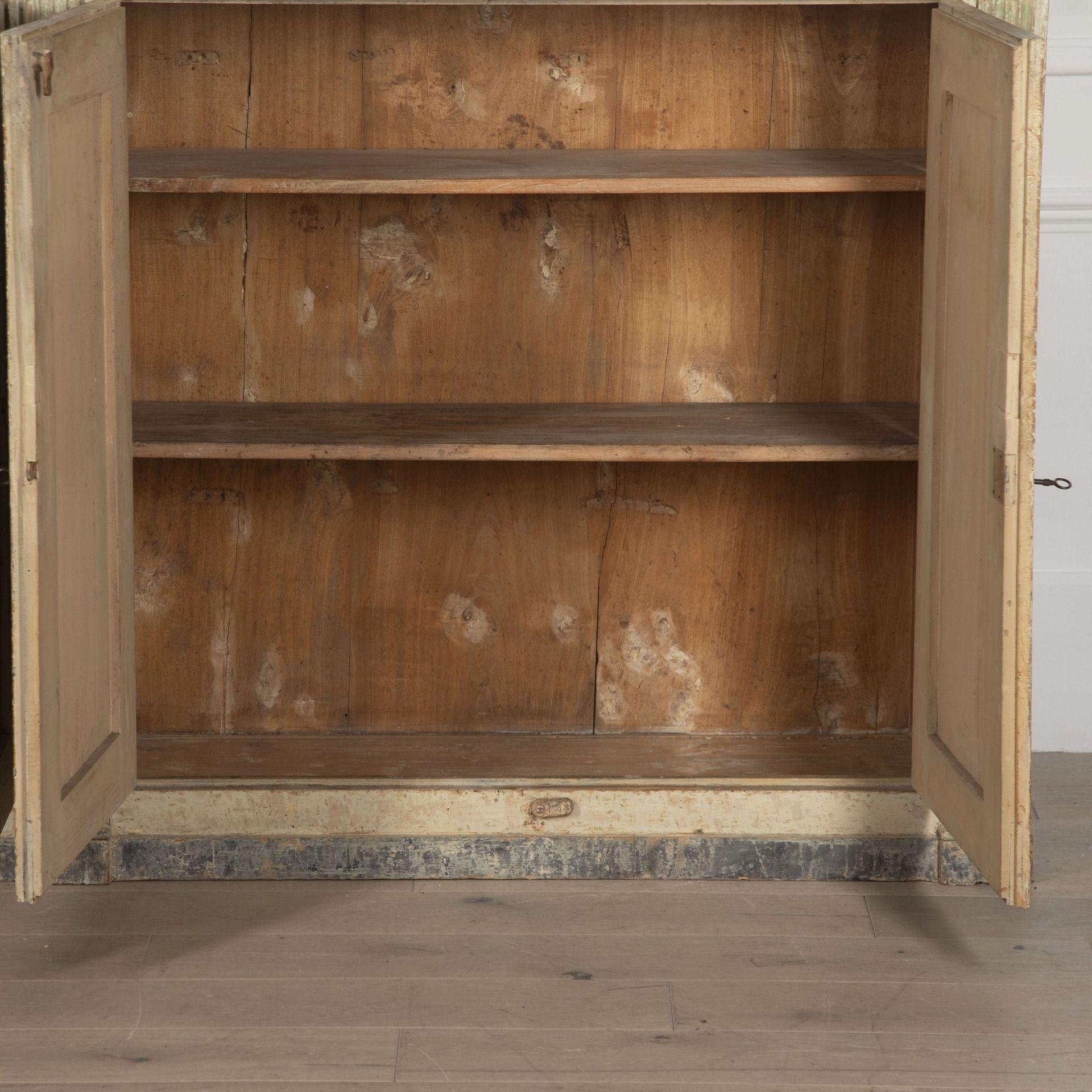 Aparador italiano de cuatro puertas pintado original del siglo XIX en venta 1