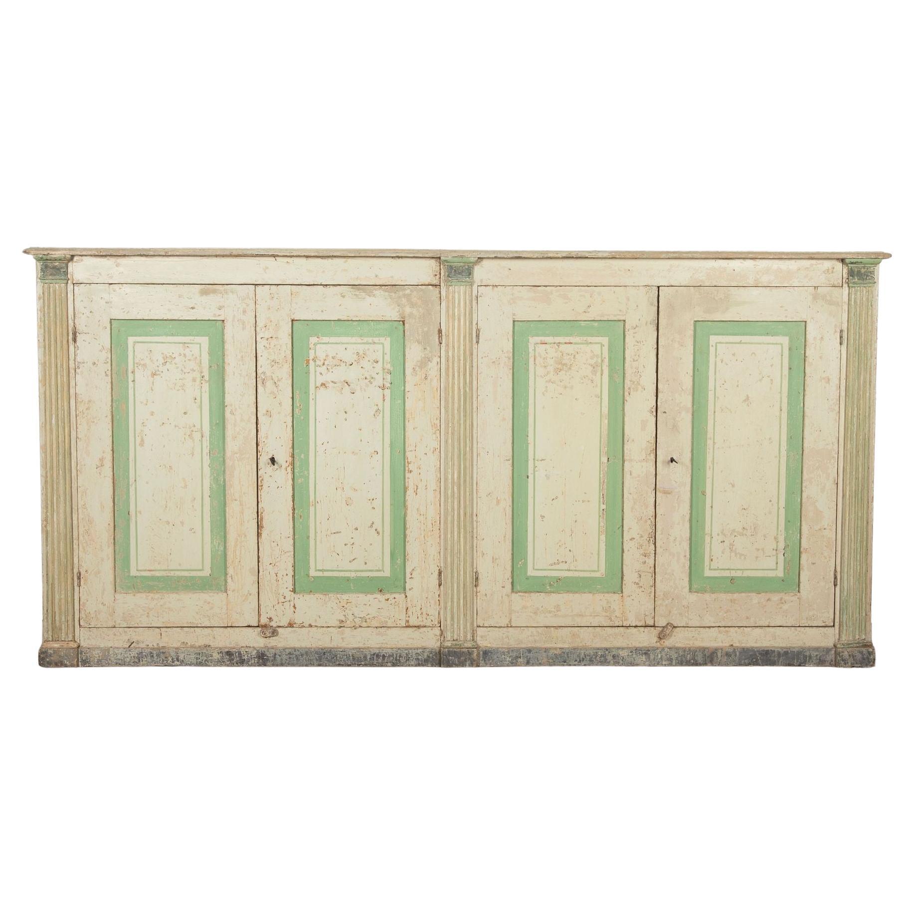 Aparador italiano de cuatro puertas pintado original del siglo XIX