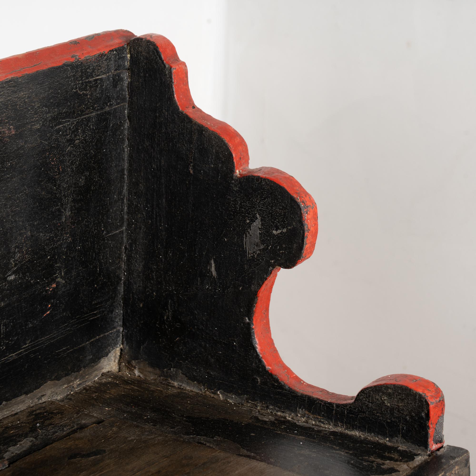 Banc étroit peint d'origine du 19ème siècle avec rangement, Hongrie en vente 5