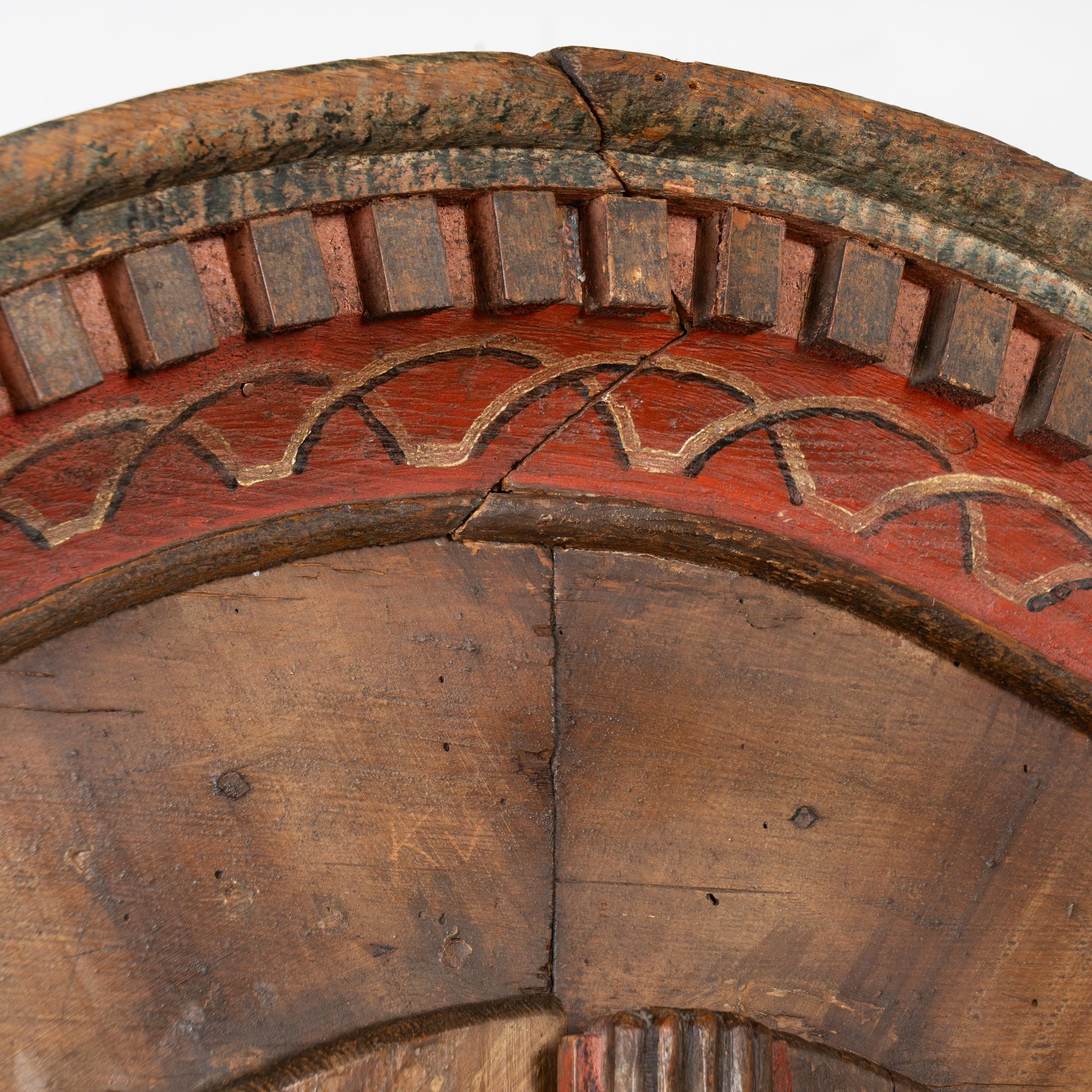 Pino Armoire in pino dipinto originale del 19° secolo con uccelli in vendita