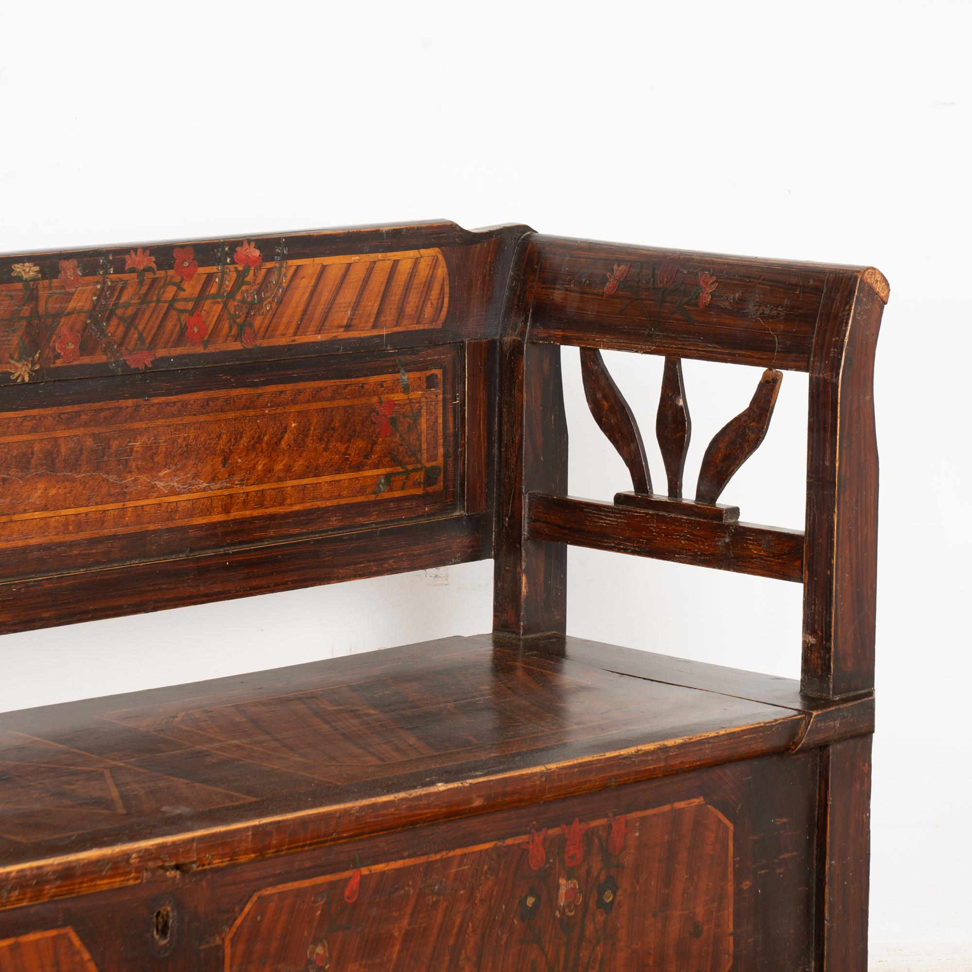 Banc d'origine en pin peint du 19ème siècle avec rangement, Hongrie en vente 3