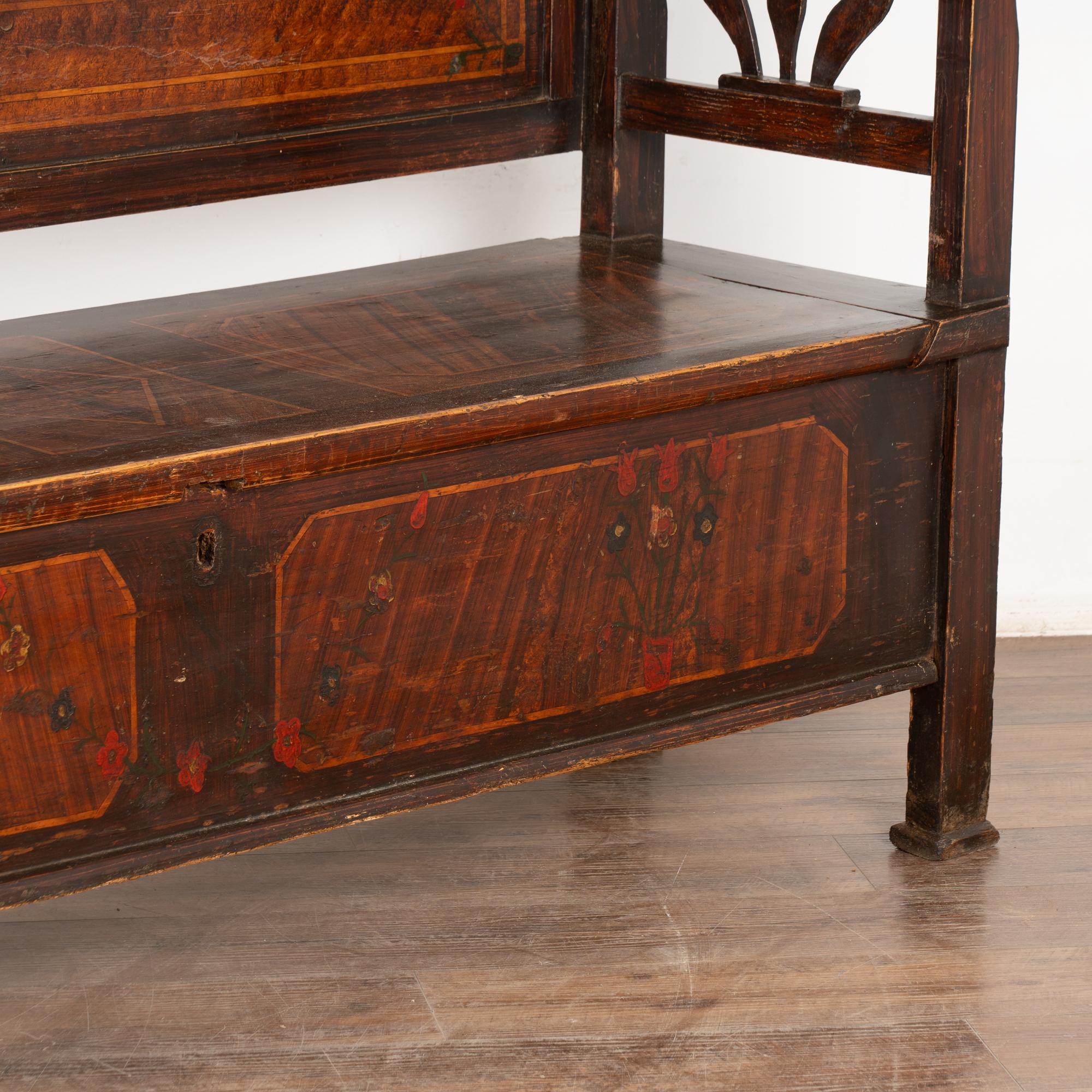 Banc d'origine en pin peint du 19ème siècle avec rangement, Hongrie en vente 4