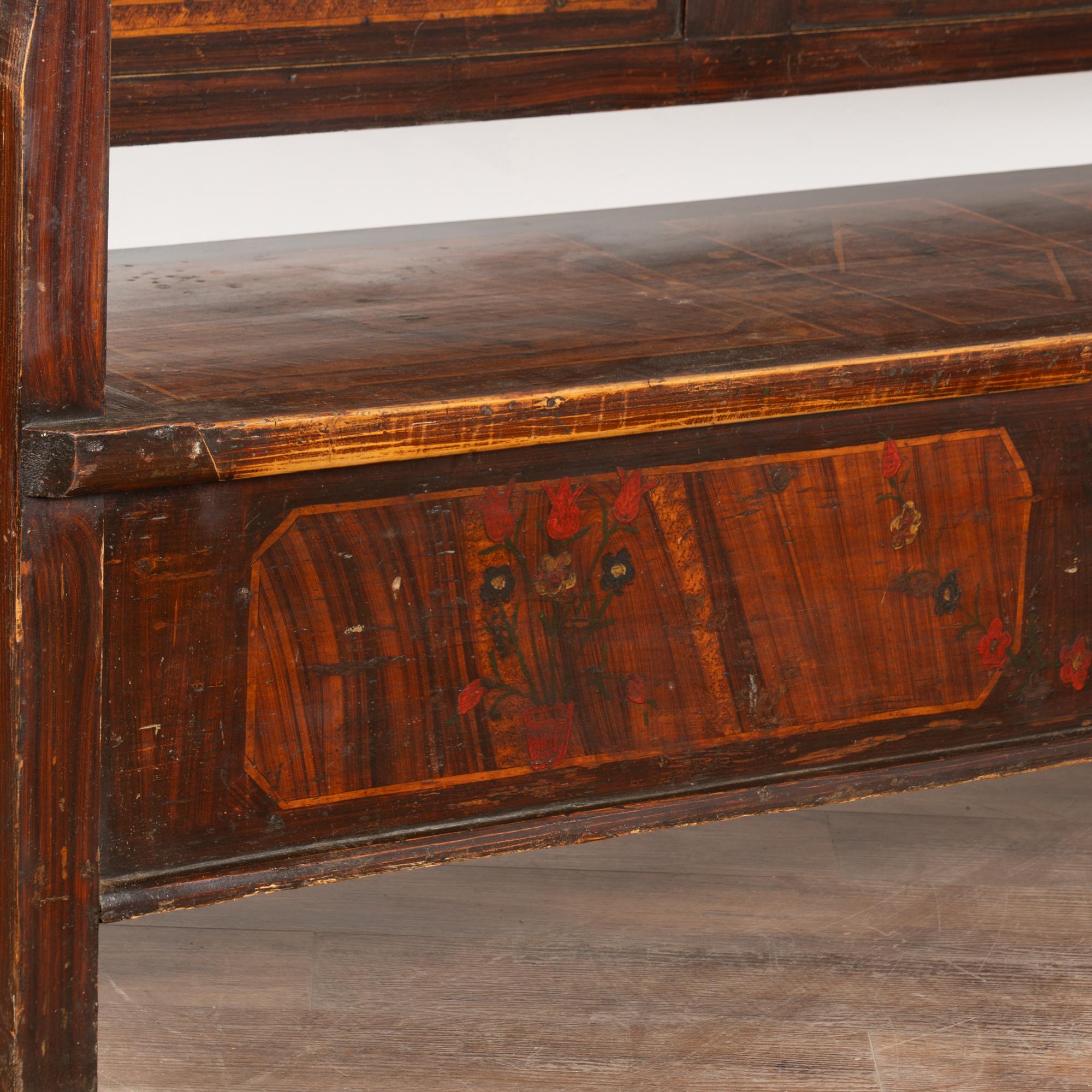 Banc d'origine en pin peint du 19ème siècle avec rangement, Hongrie en vente 2