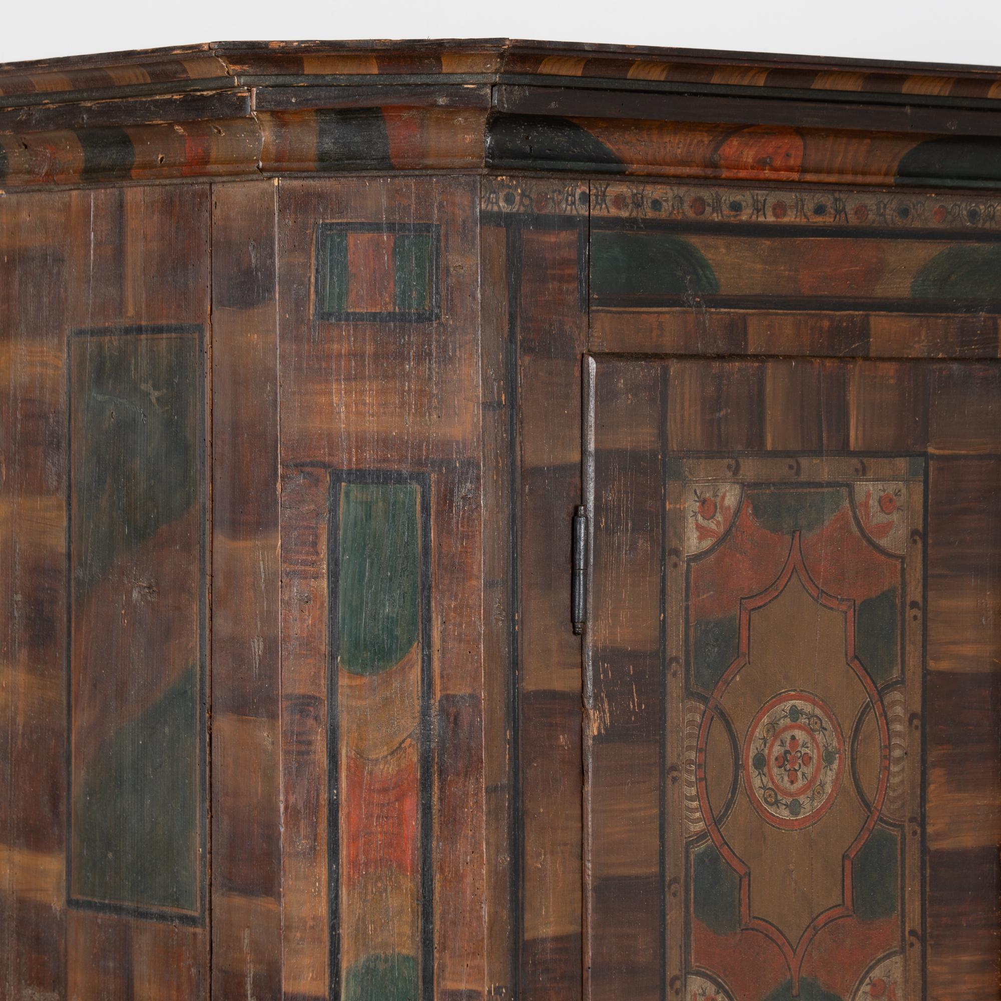 Armadio a due ante dipinto originale del XIX secolo, Ungheria In condizioni discrete in vendita a Round Top, TX