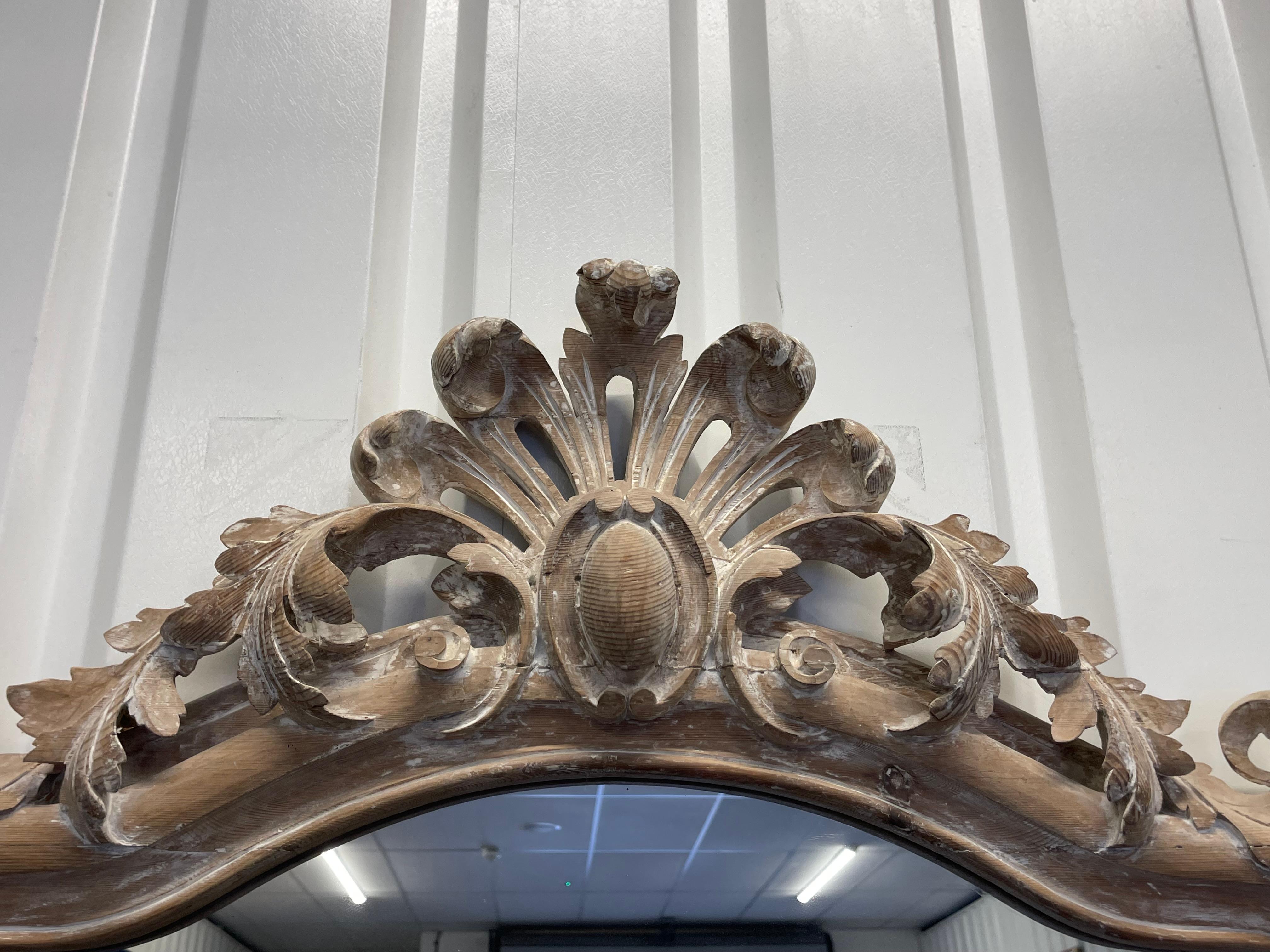 Anglais Miroir rocococo original en bois de pin du 19ème siècle en vente