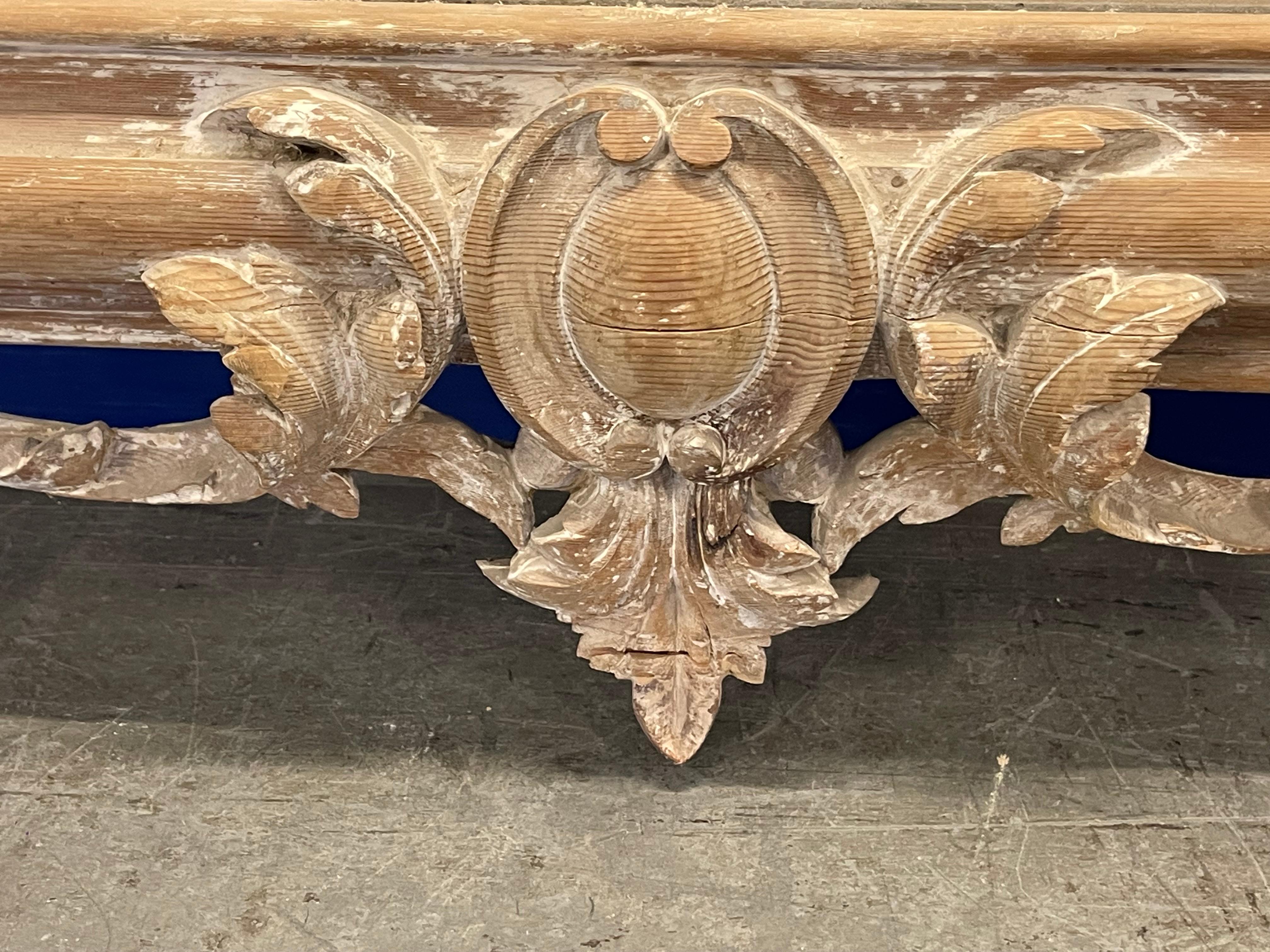 Pin Miroir rocococo original en bois de pin du 19ème siècle en vente