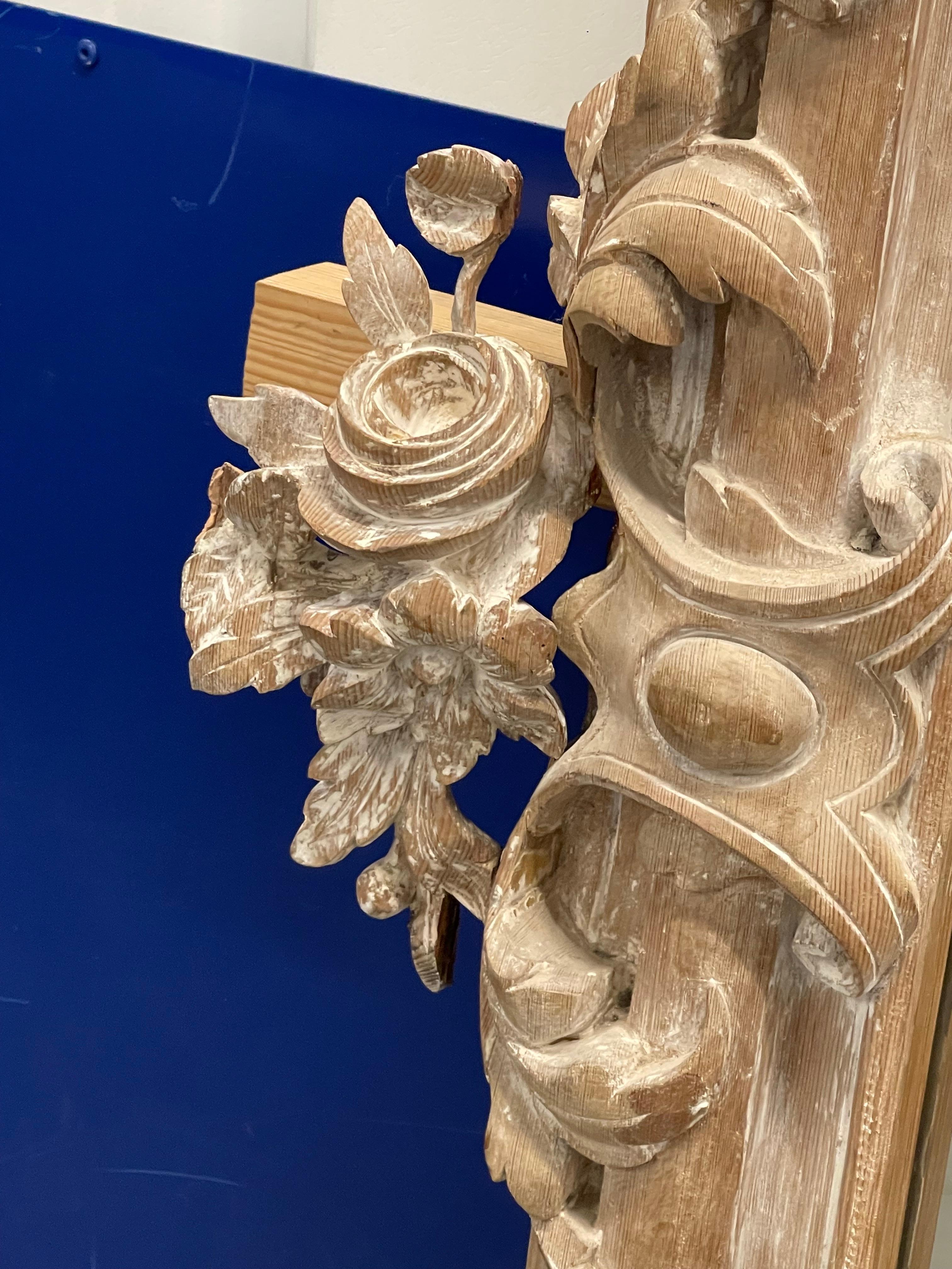 Miroir rocococo original en bois de pin du 19ème siècle en vente 2