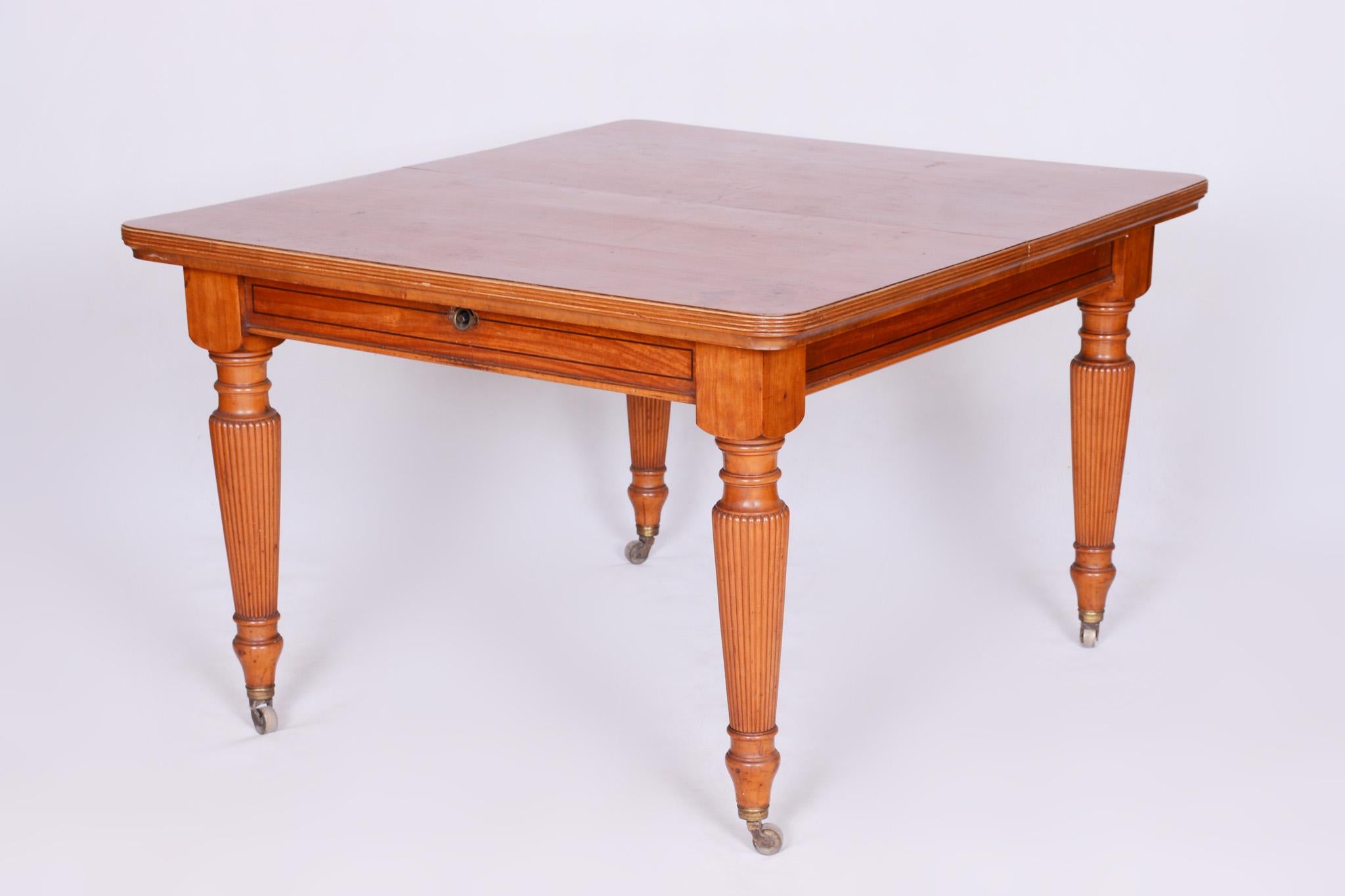 Individual items are not for sale separately.

A very popular supplier and manufacturer of furniture, Maple & Co.
It is a perfect example of the English aristocracy and is still in great demand.

The whole set is remarkable in that it has been kept