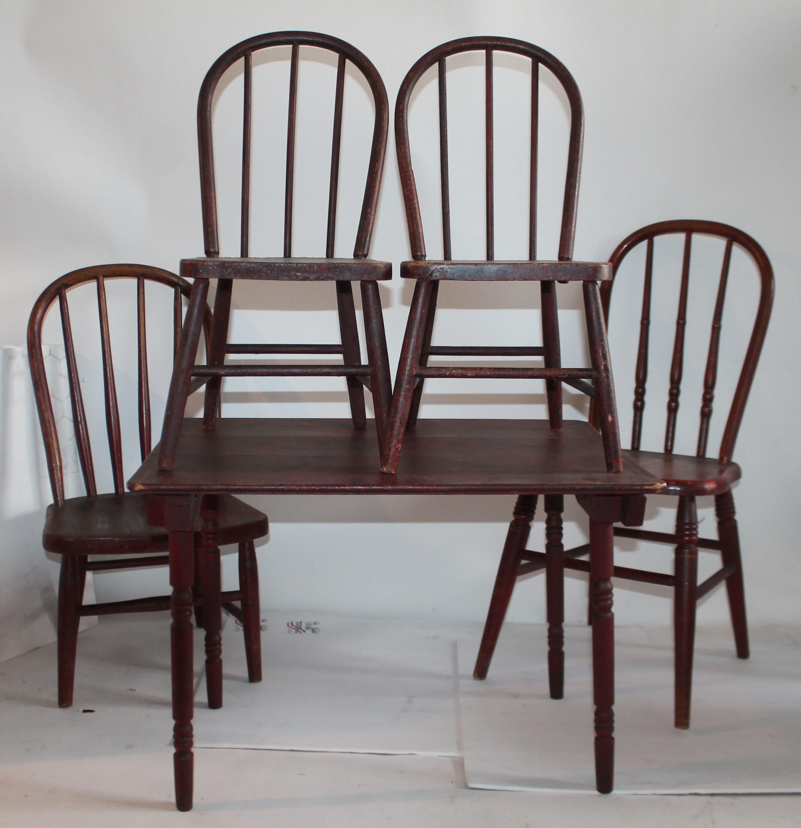 Fantastic 19th century child's original red with mustard pin striping paint folding table and a collection of four children's chairs in a wonderful old patina. The condition is very good and sturdy. Great for child's room or in a cabin. 

Table