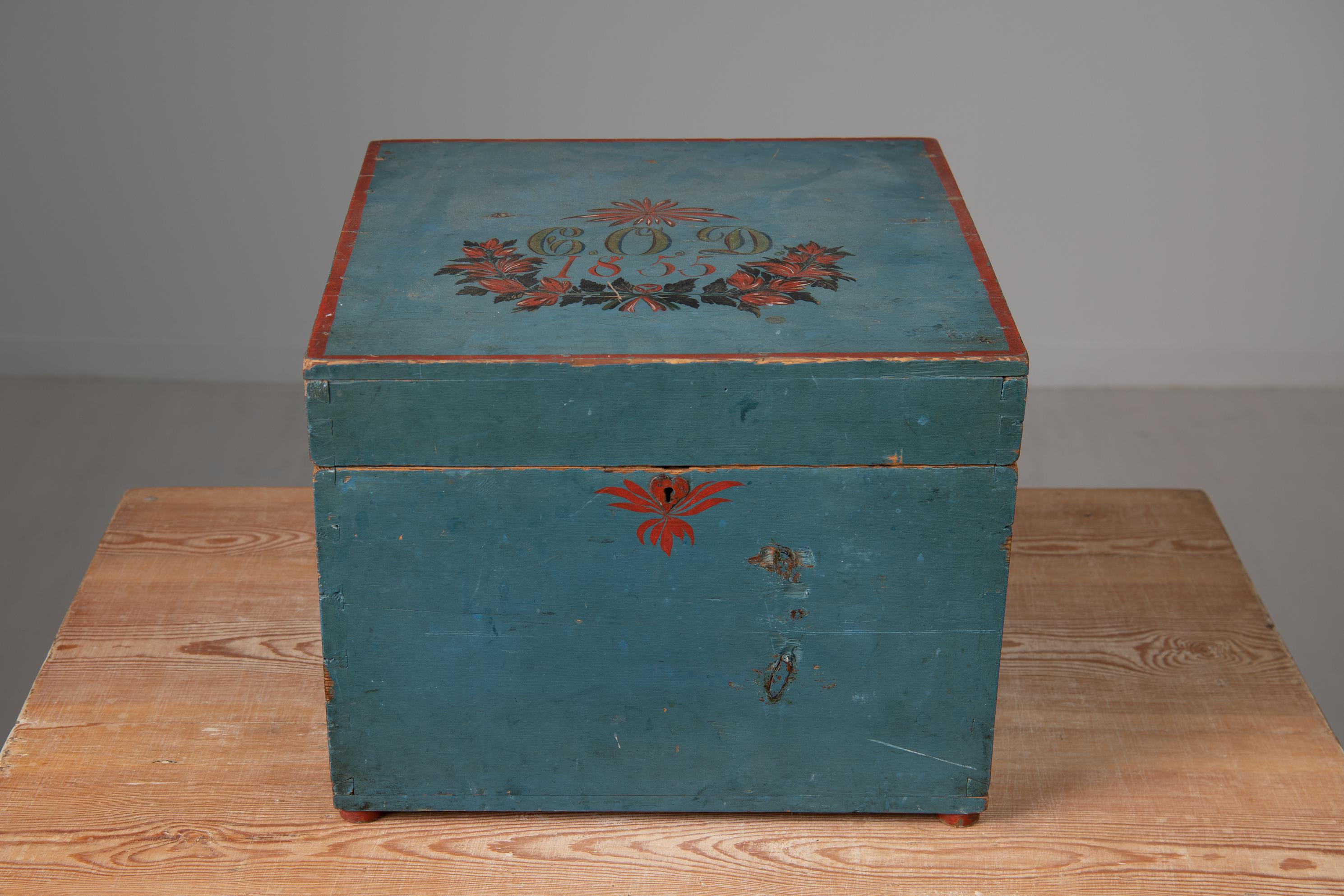 19th Century Original Swedish Blue Pine Box For Sale 1