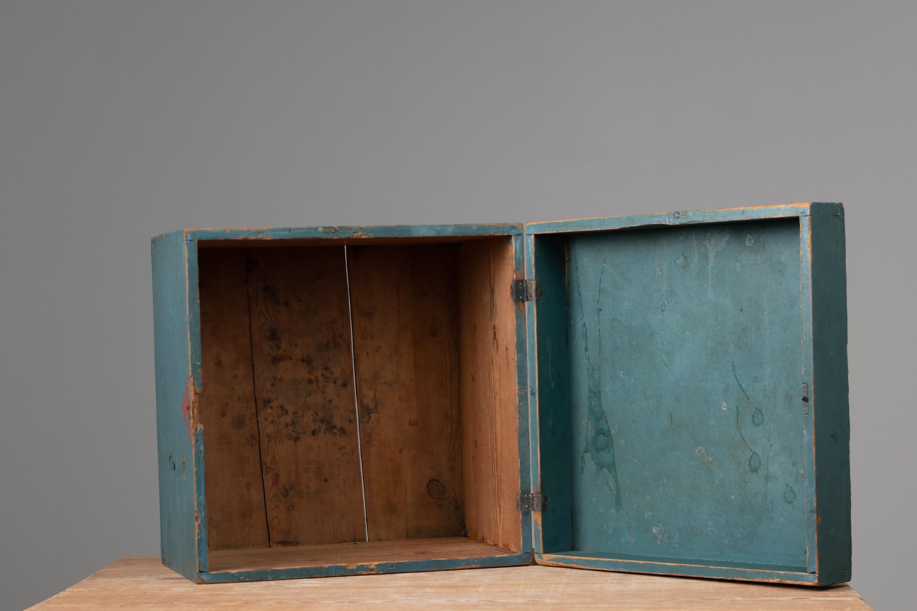 19th Century Original Swedish Blue Pine Box For Sale 3