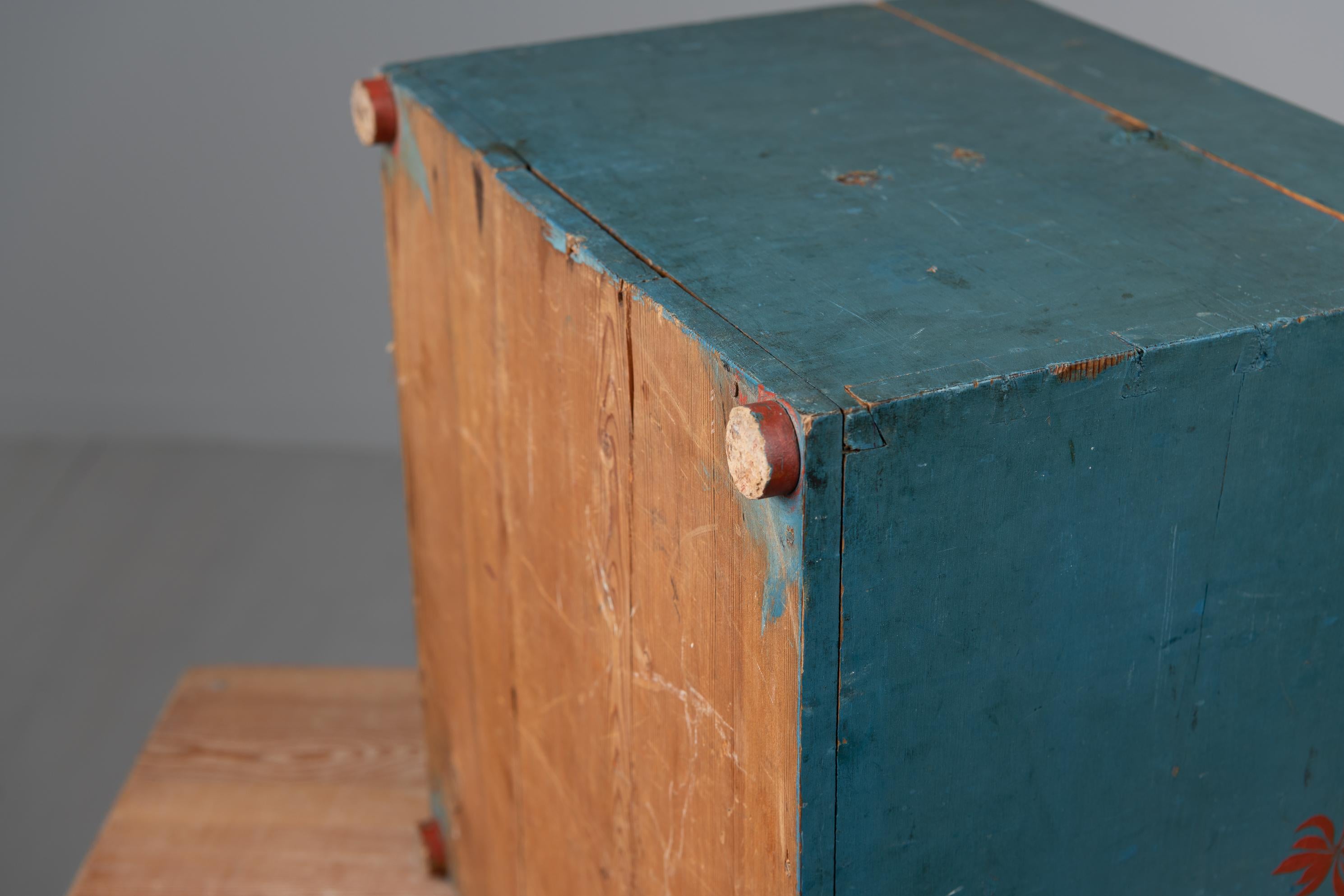 19th Century Original Swedish Blue Pine Box For Sale 4