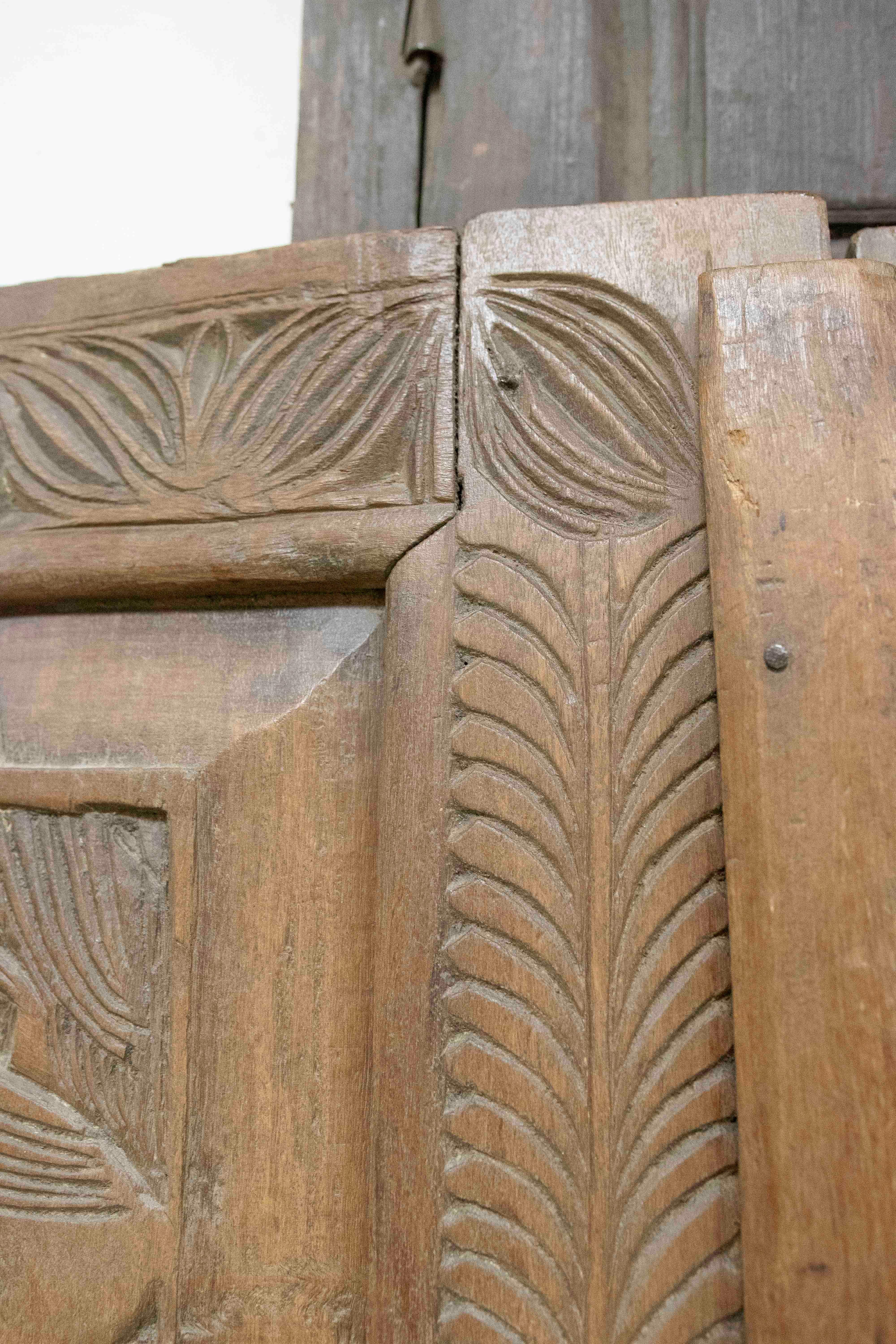 19th Century Orissa Hand-Carved Wooden Door with Animal Decoration For Sale 7