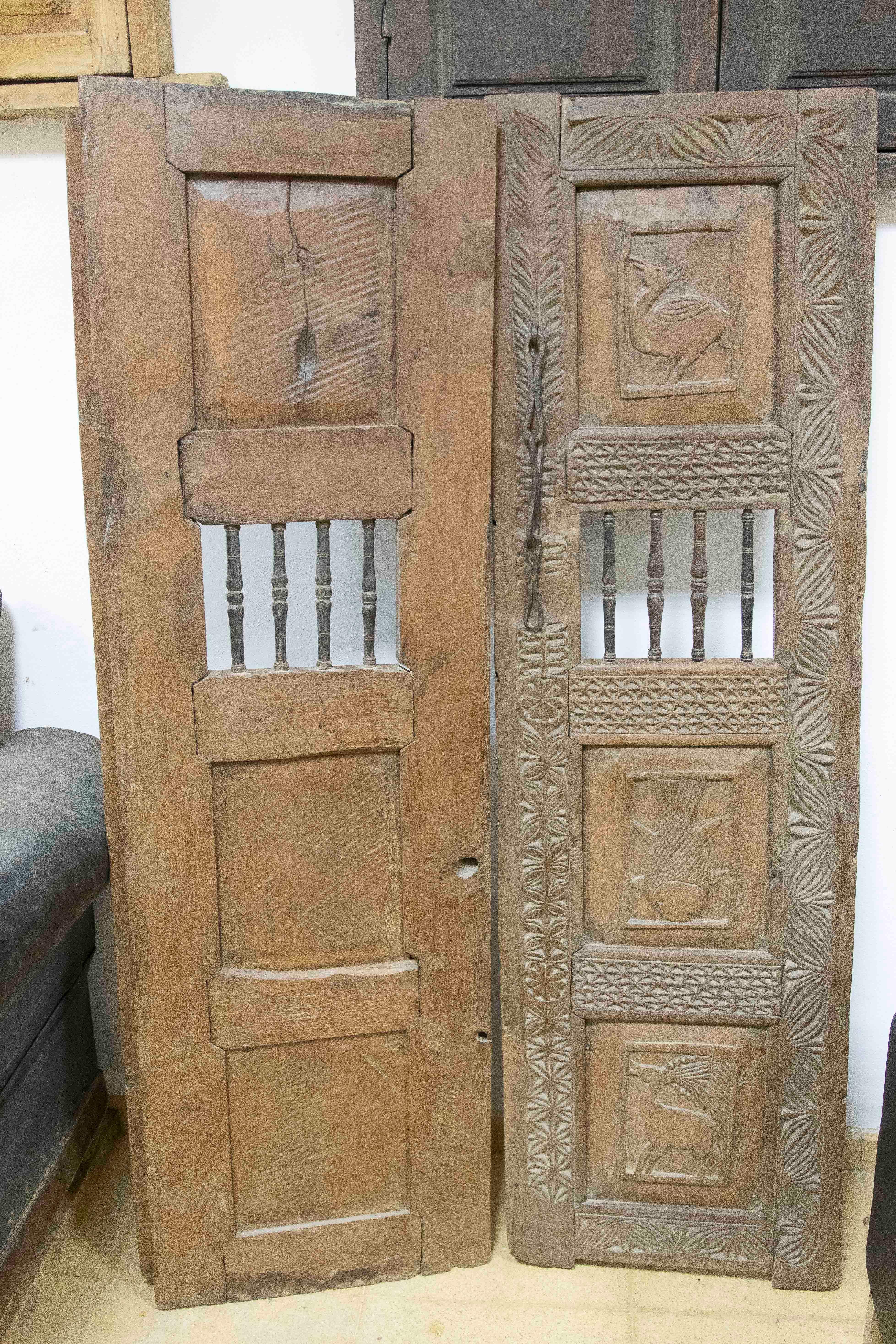 19th Century Orissa Hand-Carved Wooden Door with Animal Decoration For Sale 11
