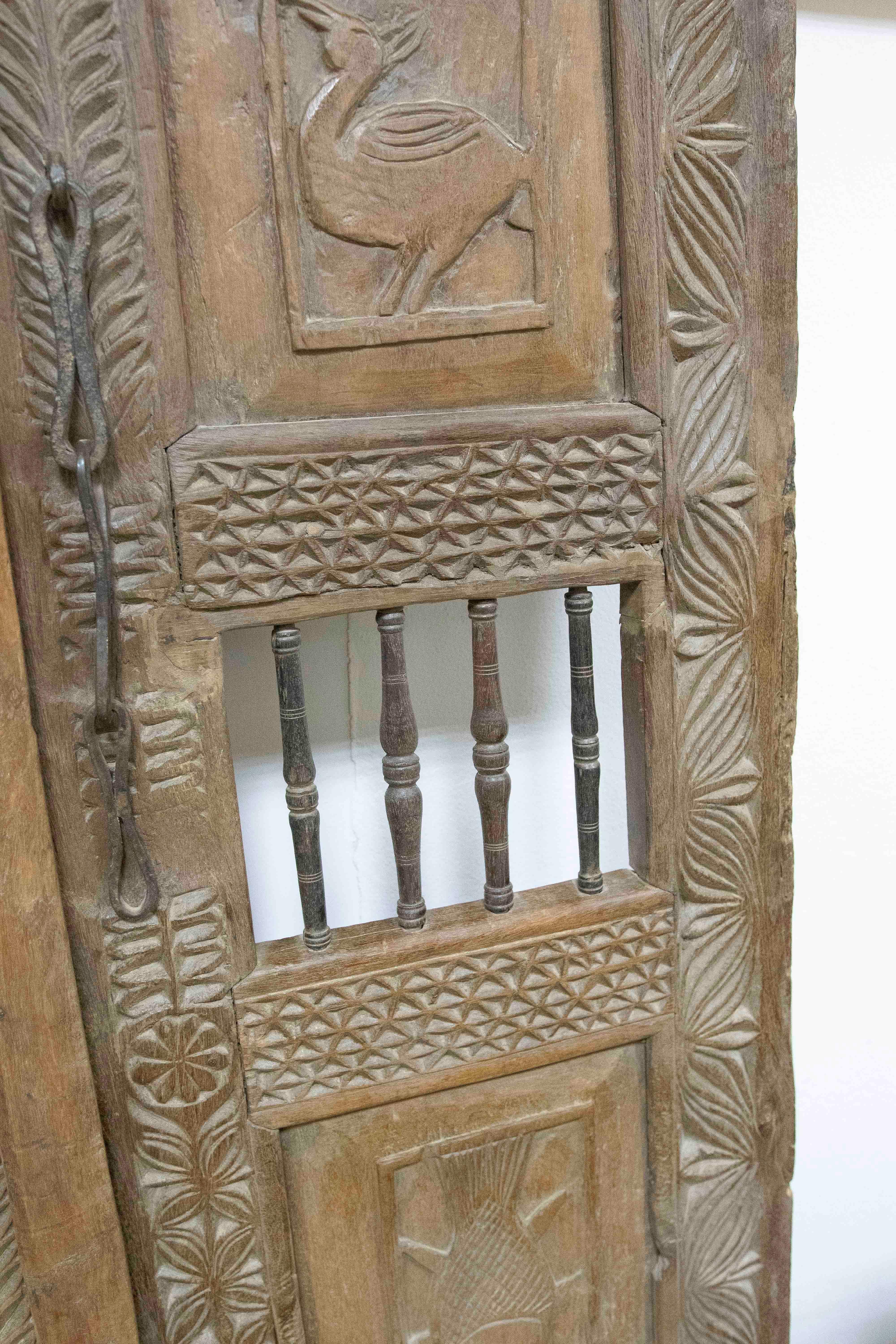 19th Century Orissa Hand-Carved Wooden Door with Animal Decoration For Sale 1
