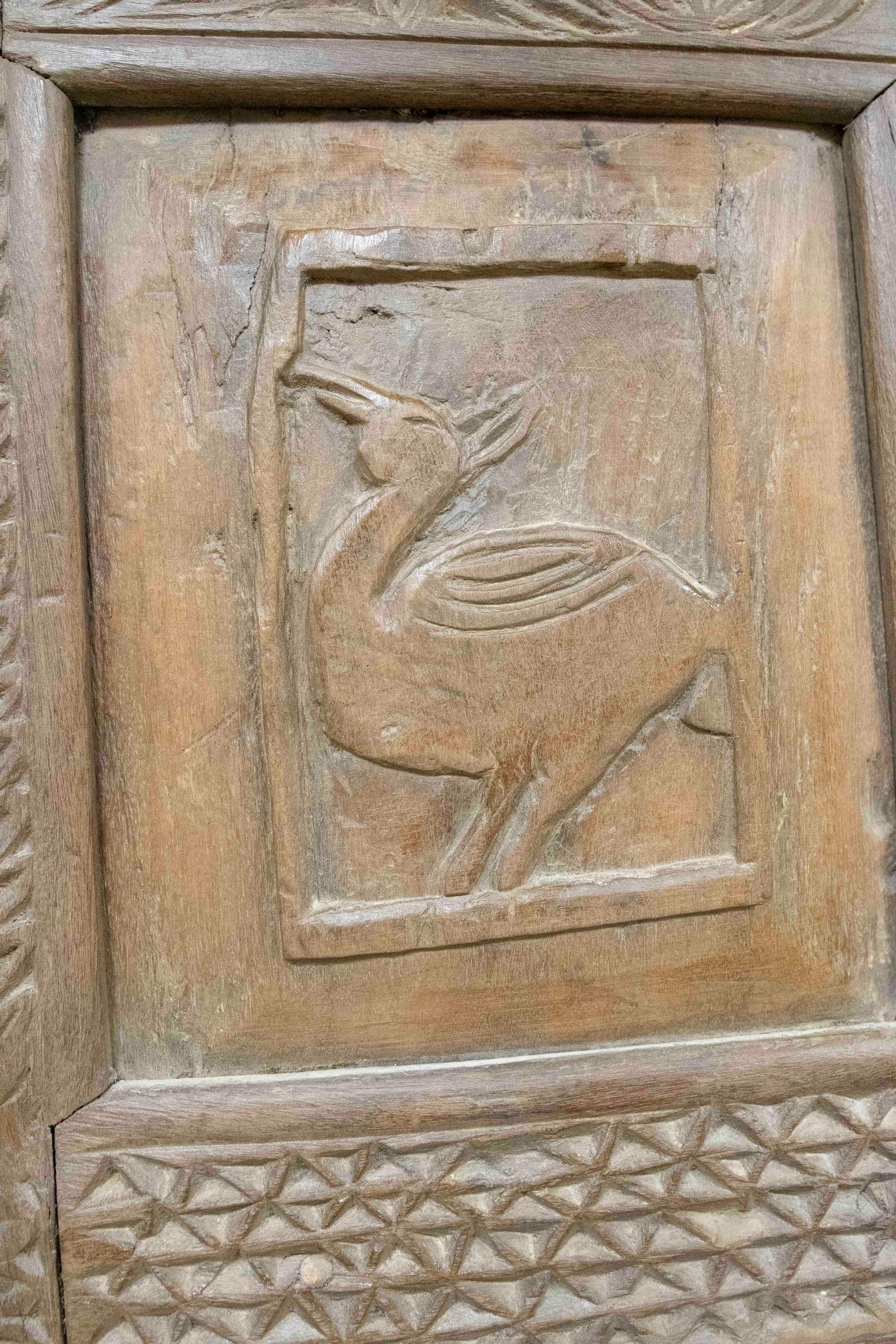 19th Century Orissa Hand-Carved Wooden Door with Animal Decoration For Sale 2