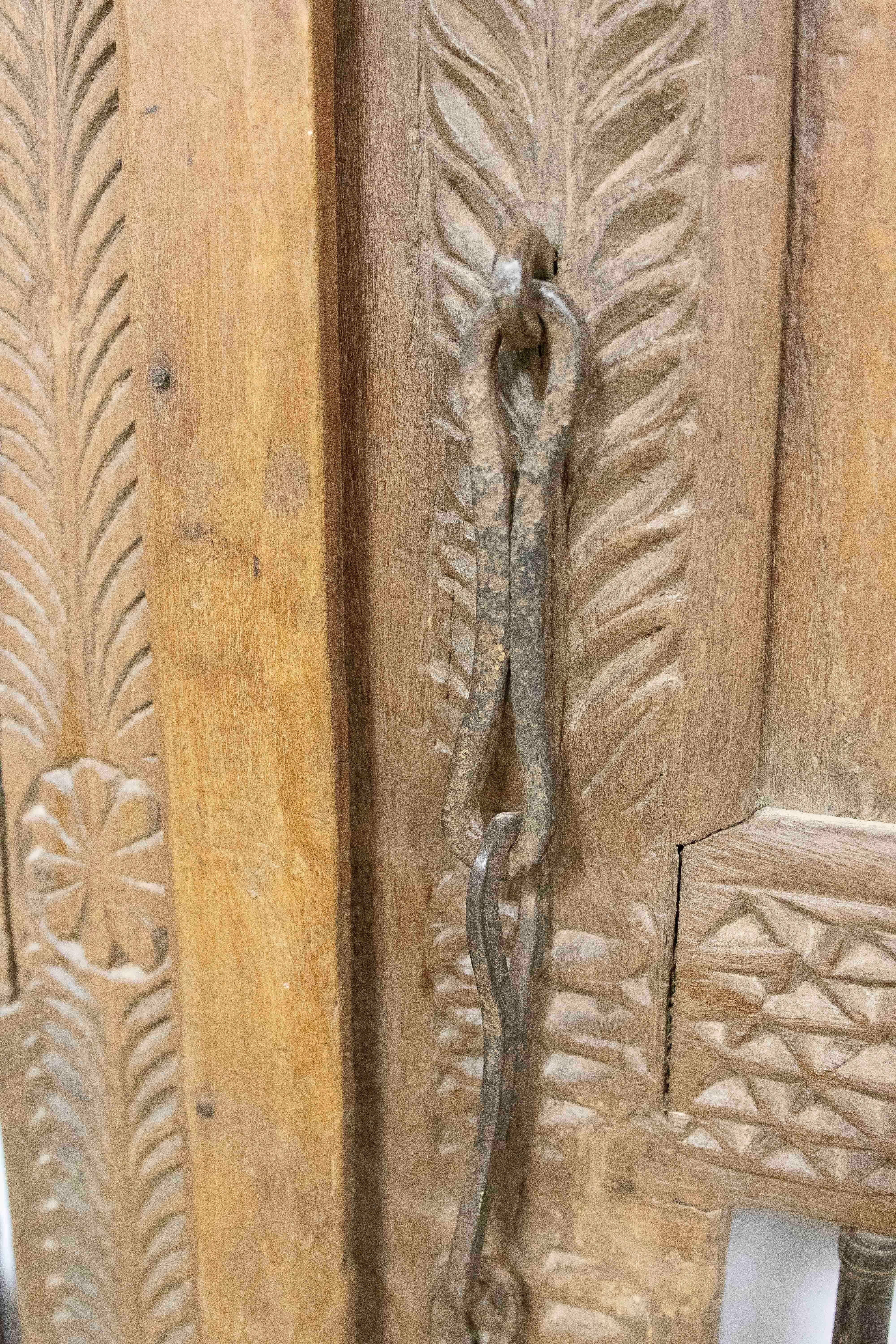 19th Century Orissa Hand-Carved Wooden Door with Animal Decoration For Sale 5