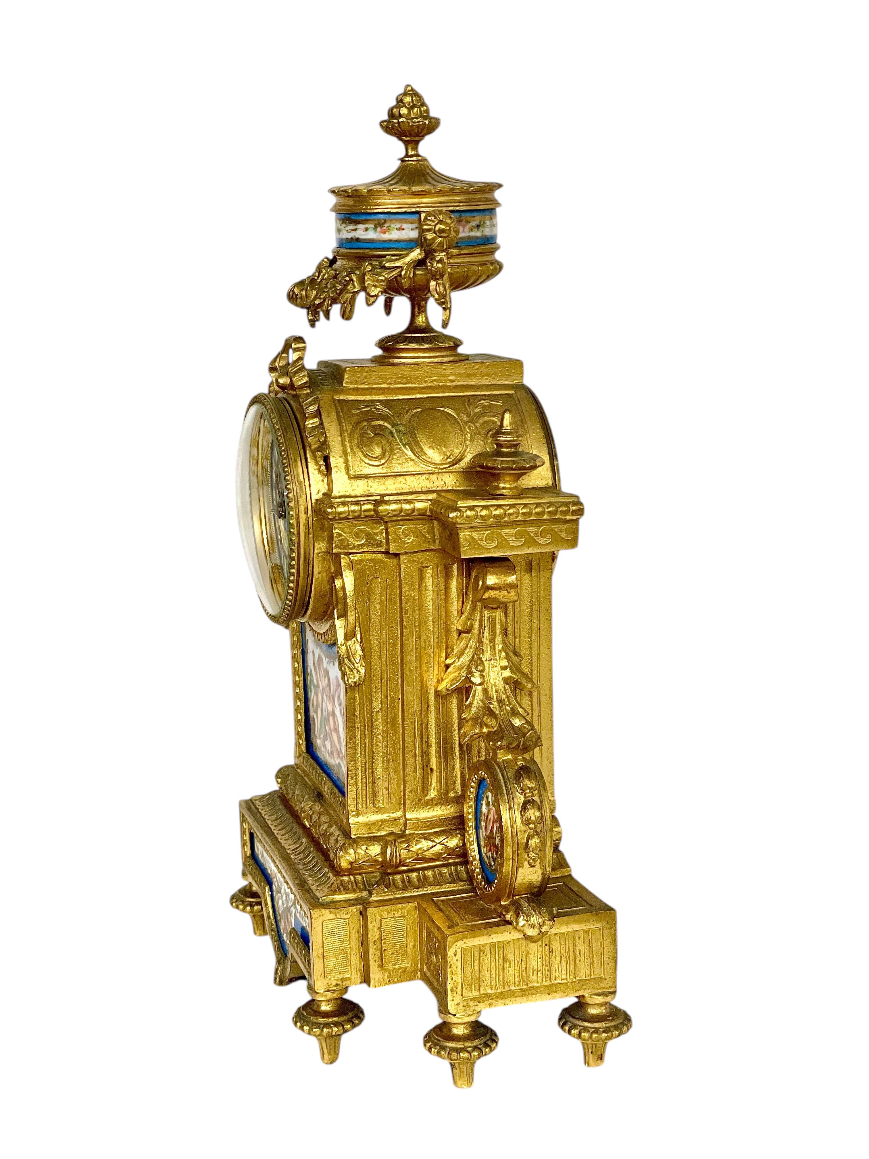 Orologio in porcellana stile Sèvres e Ormolu del XIX secolo in vendita 3