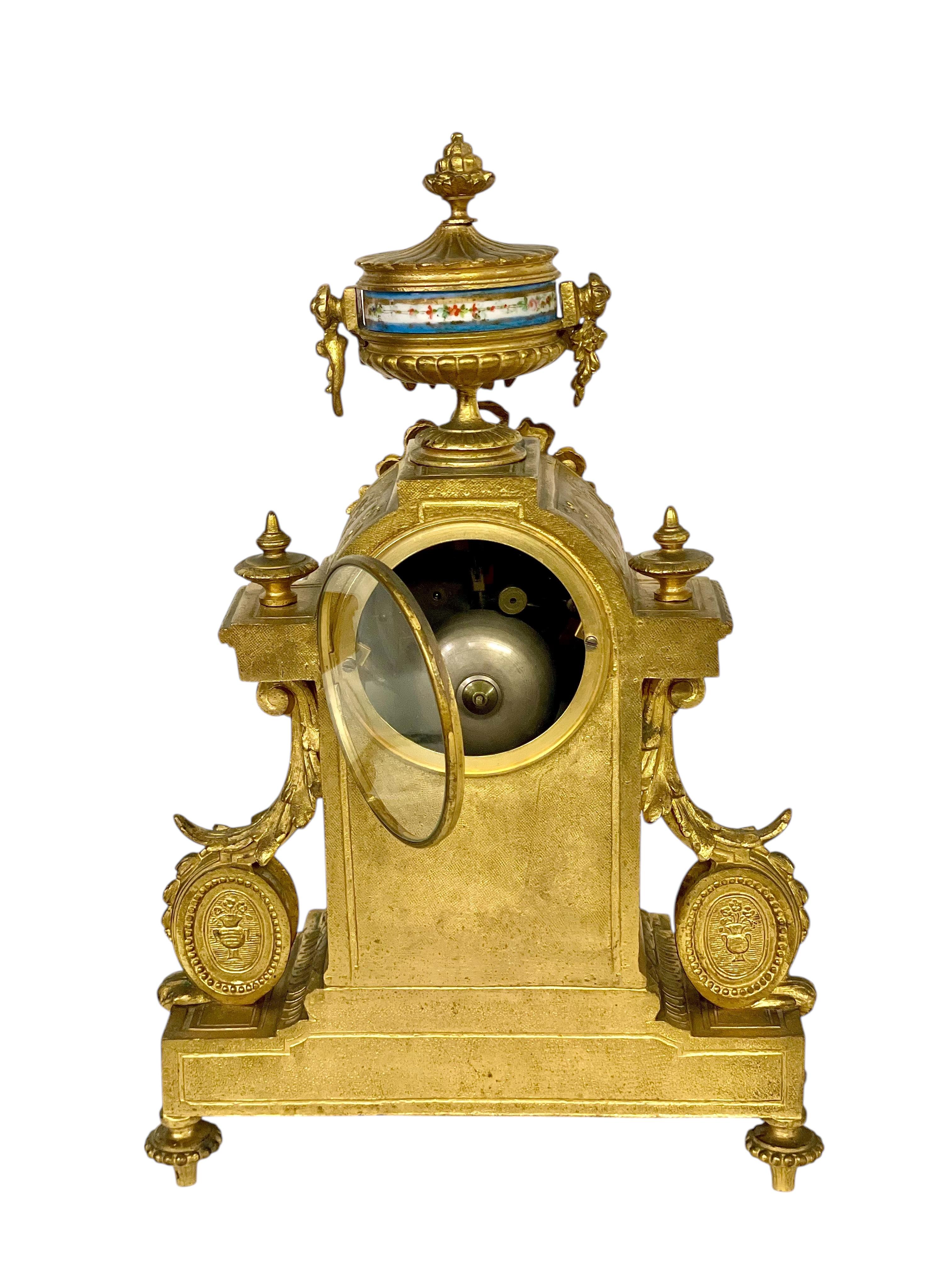 Orologio in porcellana stile Sèvres e Ormolu del XIX secolo in vendita 5
