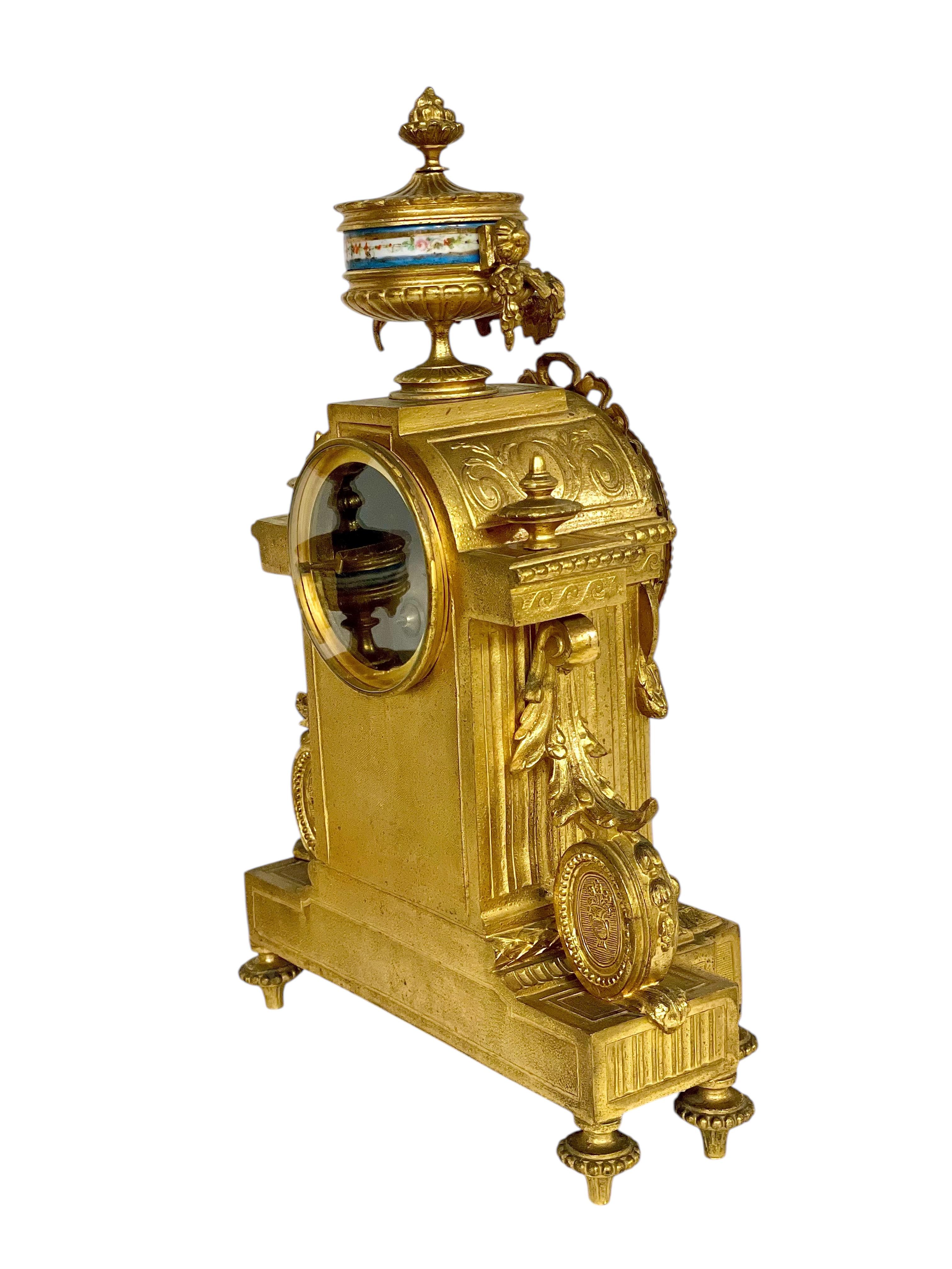 Orologio in porcellana stile Sèvres e Ormolu del XIX secolo in vendita 6