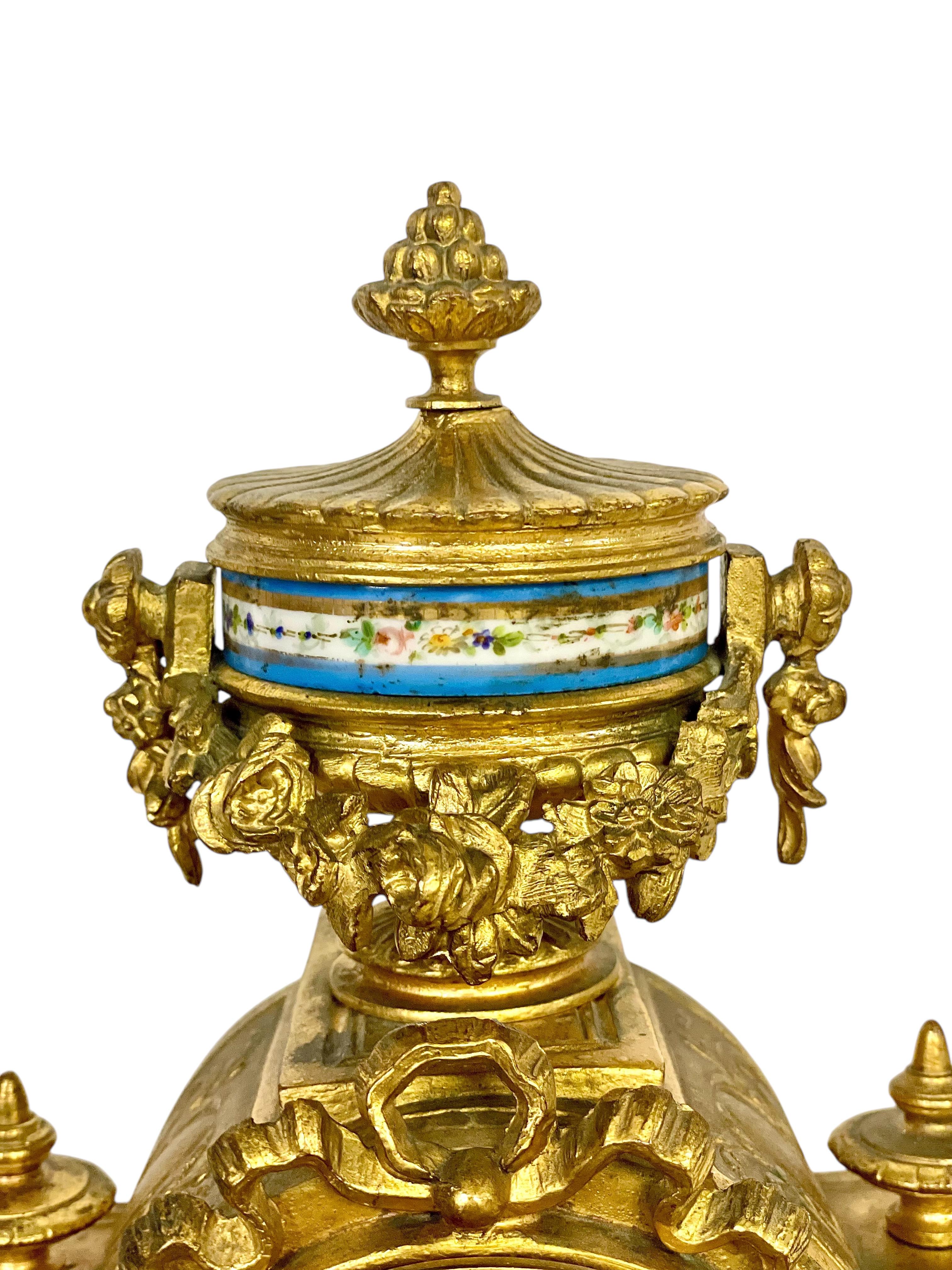 Orologio in porcellana stile Sèvres e Ormolu del XIX secolo in vendita 7