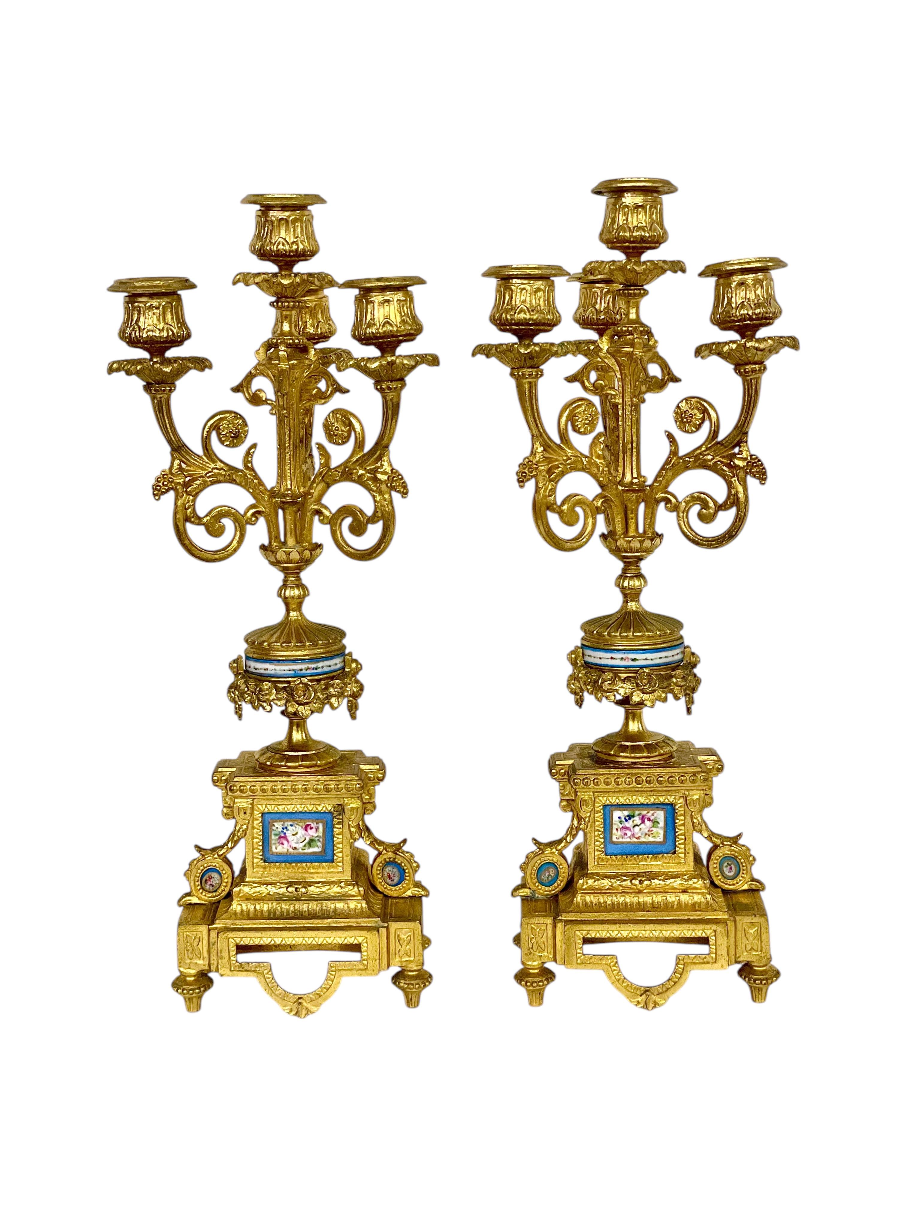 Orologio in porcellana stile Sèvres e Ormolu del XIX secolo in vendita 8