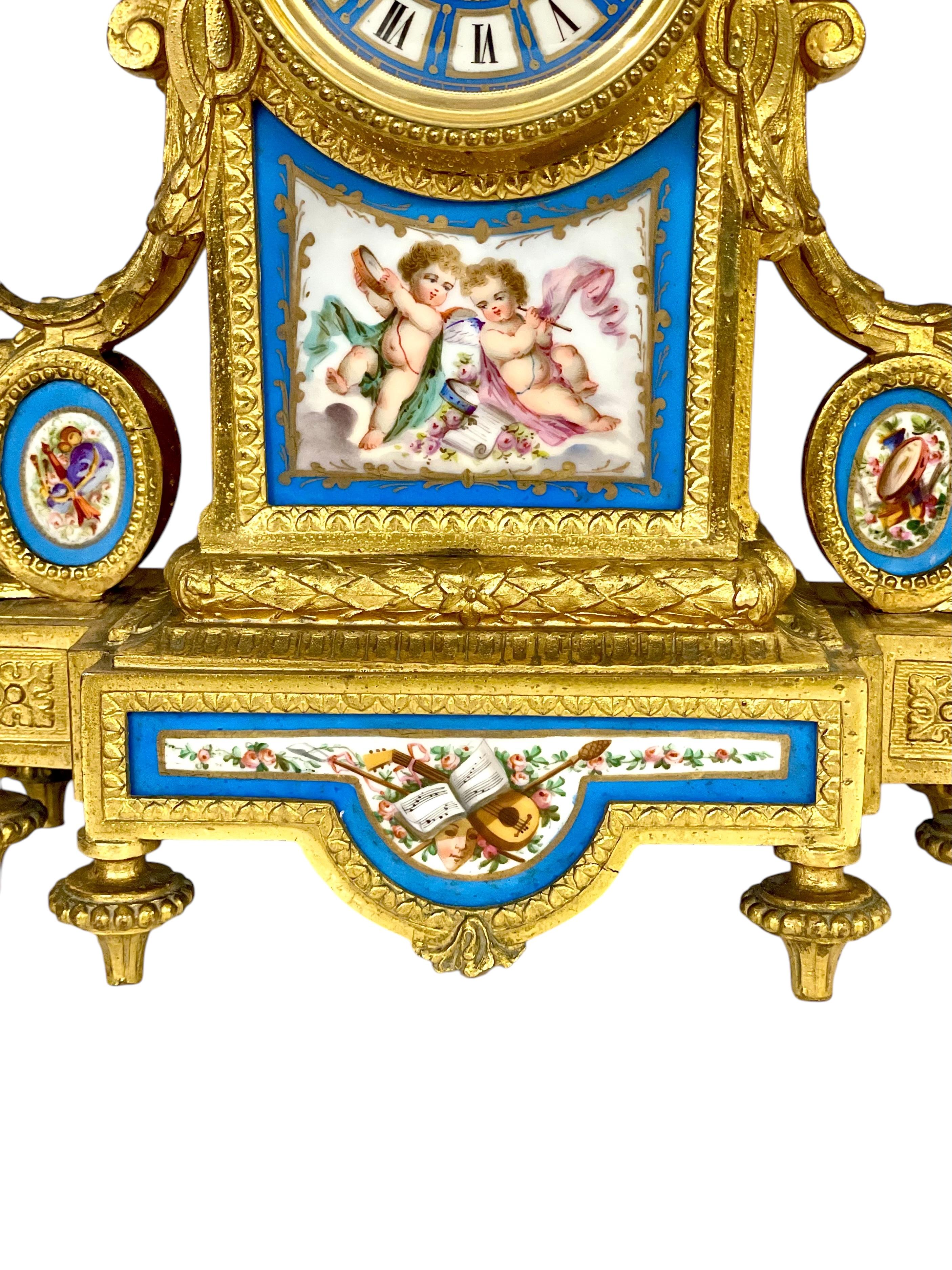 Napoleone III Orologio in porcellana stile Sèvres e Ormolu del XIX secolo in vendita