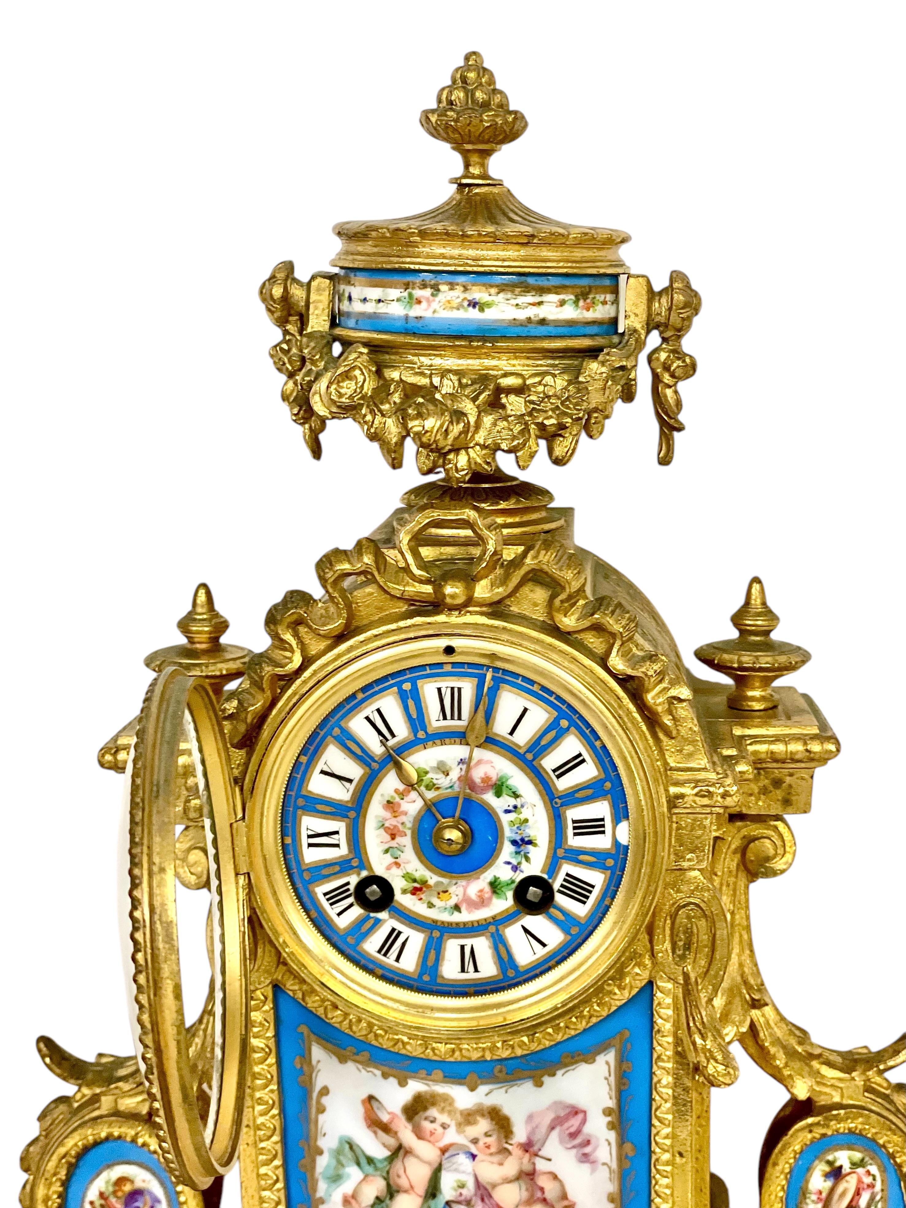 Dorato Orologio in porcellana stile Sèvres e Ormolu del XIX secolo in vendita