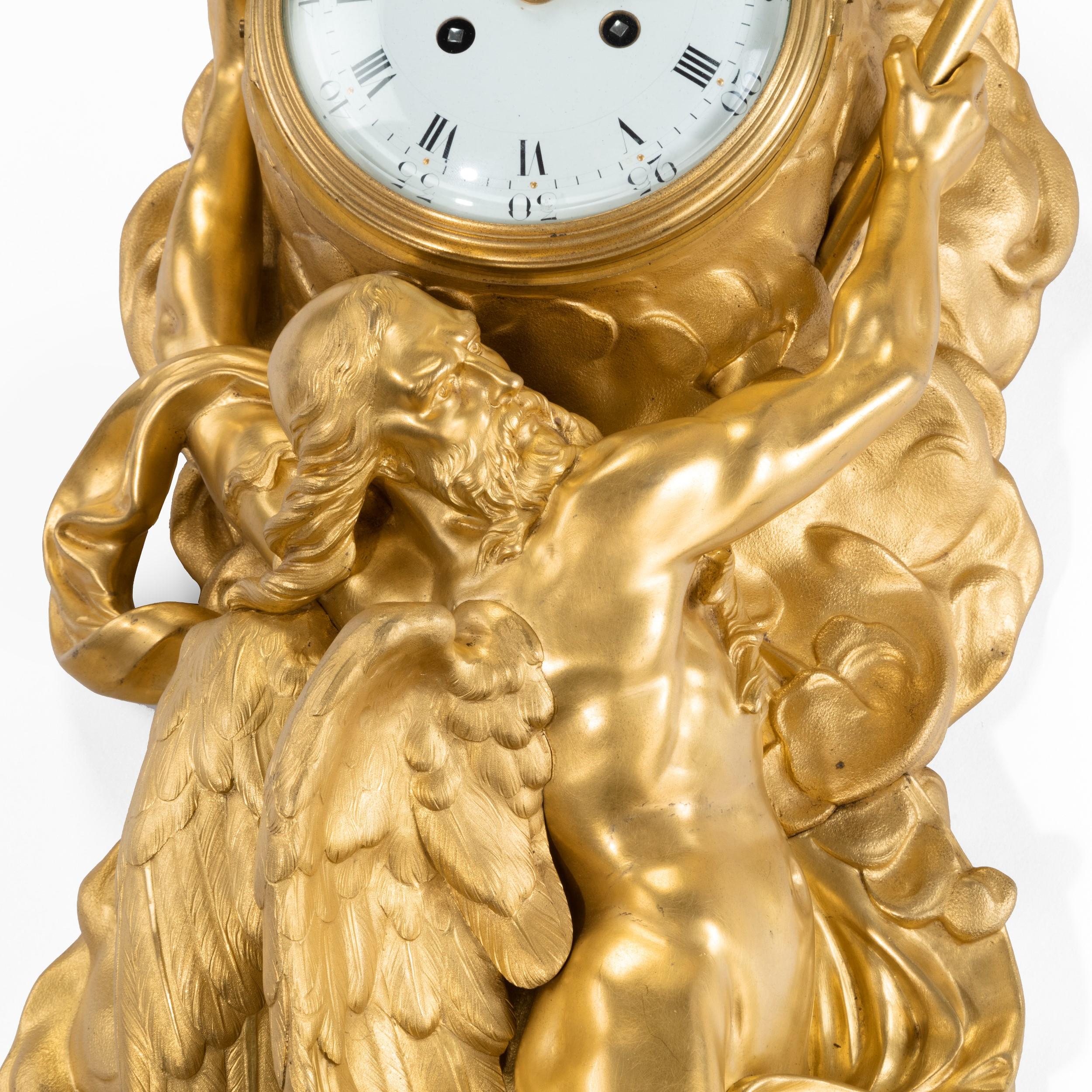 Français Horloge de cartel en bronze doré du 19e siècle en vente