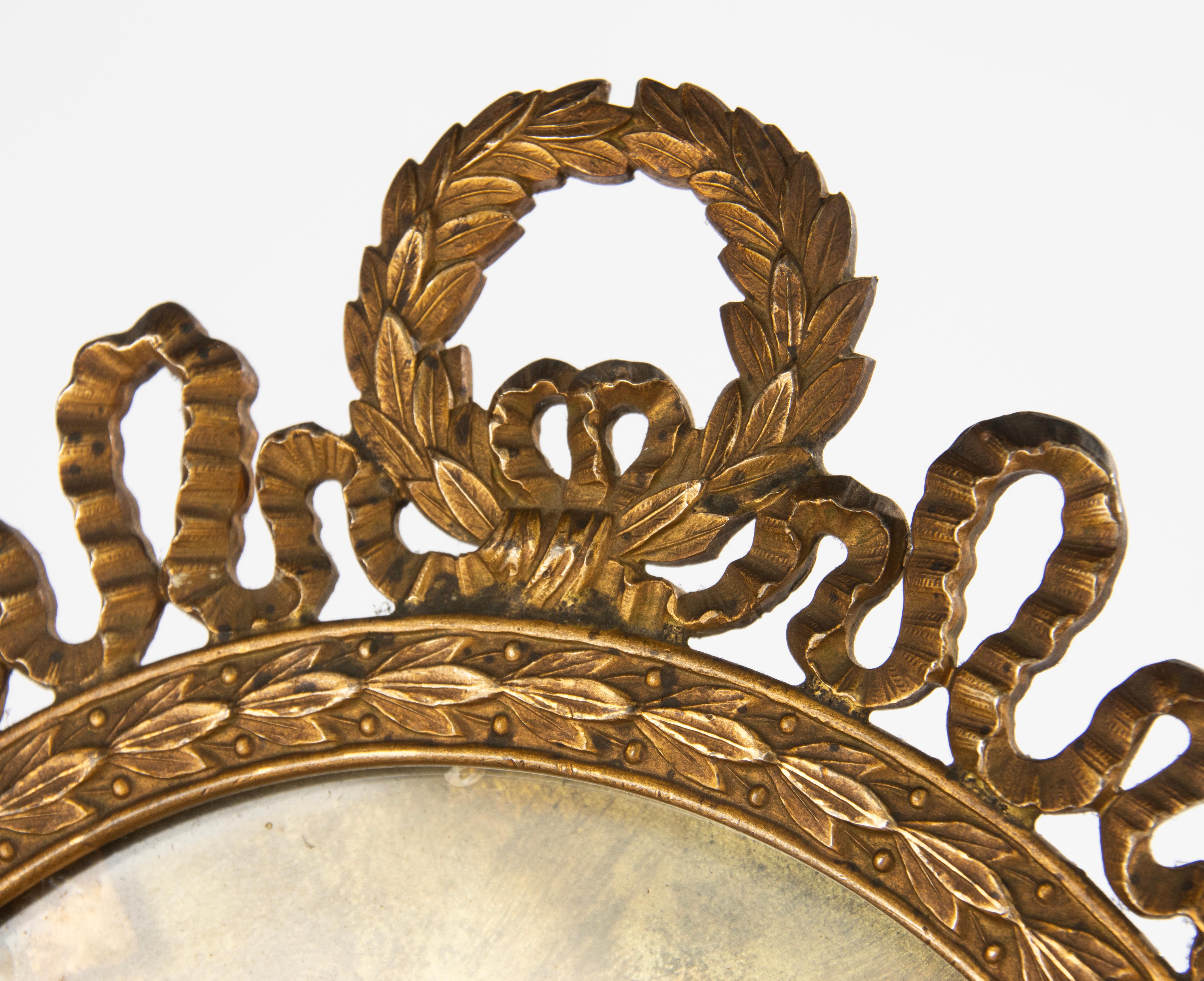 Goldbronze-Bilderrahmen aus vergoldeter Bronze des 19. Jahrhunderts – Louis XVI.-Stil – Frankreich im Angebot 3