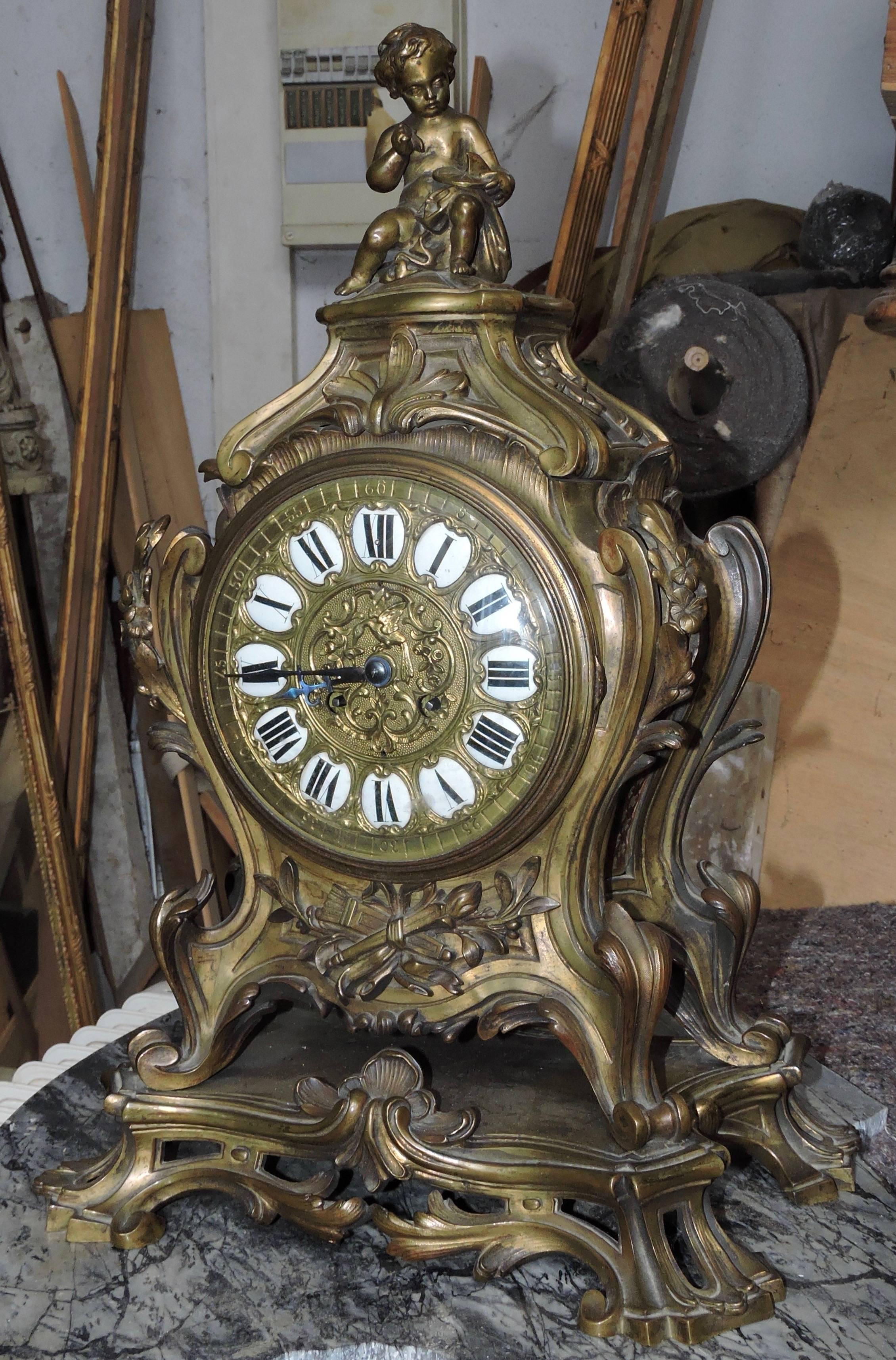 A 19th century ormolu Louis XV large clock, circa 1880
Surmounted by a Putti, on a Rocaille base.
The mouvement by Ch.Gautier Fils & B.Graulot Paris Bordeaux
Numbered and with its original key and pendulum.
 
