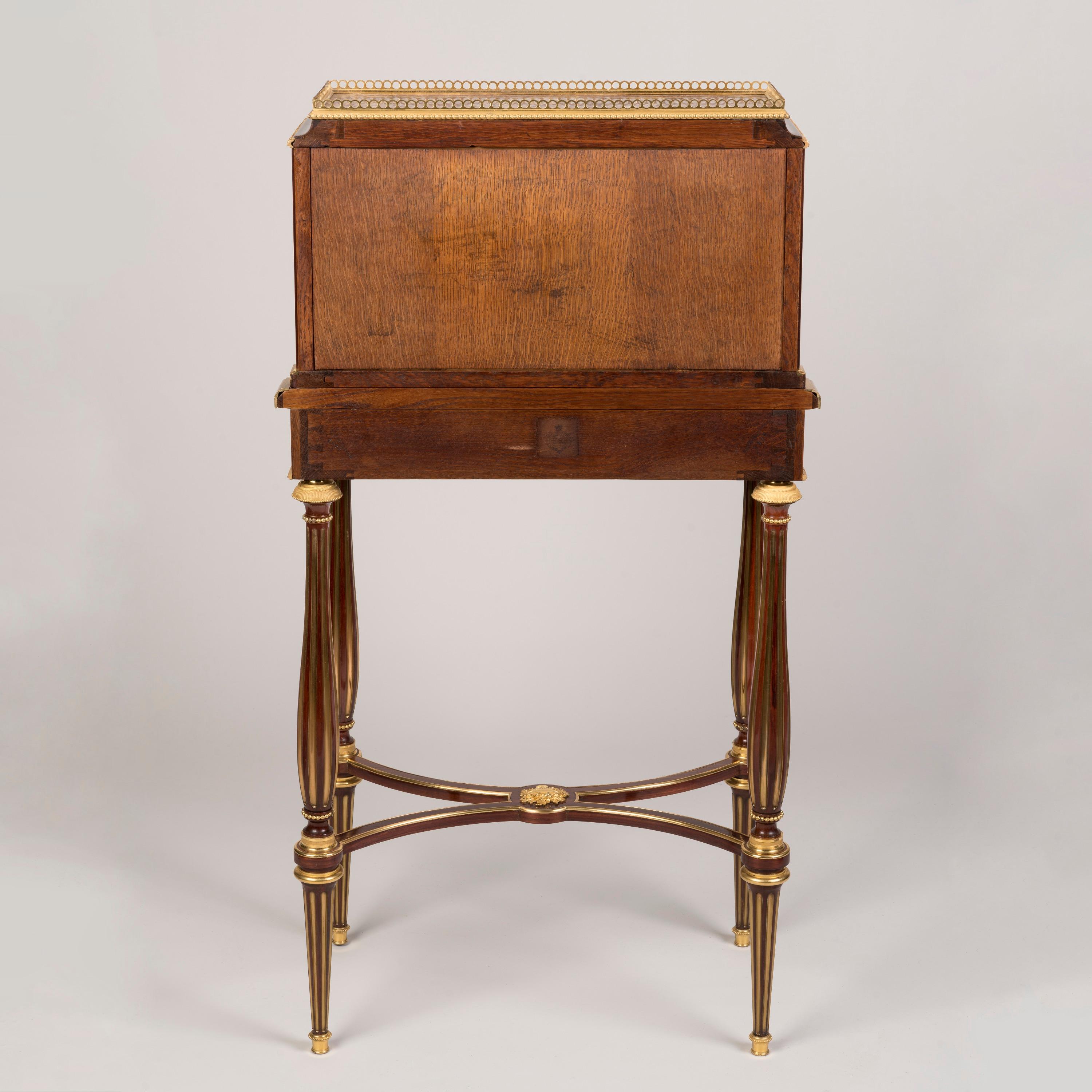 Cabinet in amboyna e lacca con ormolu del XIX secolo di Henry Dasson di Parigi in vendita 6