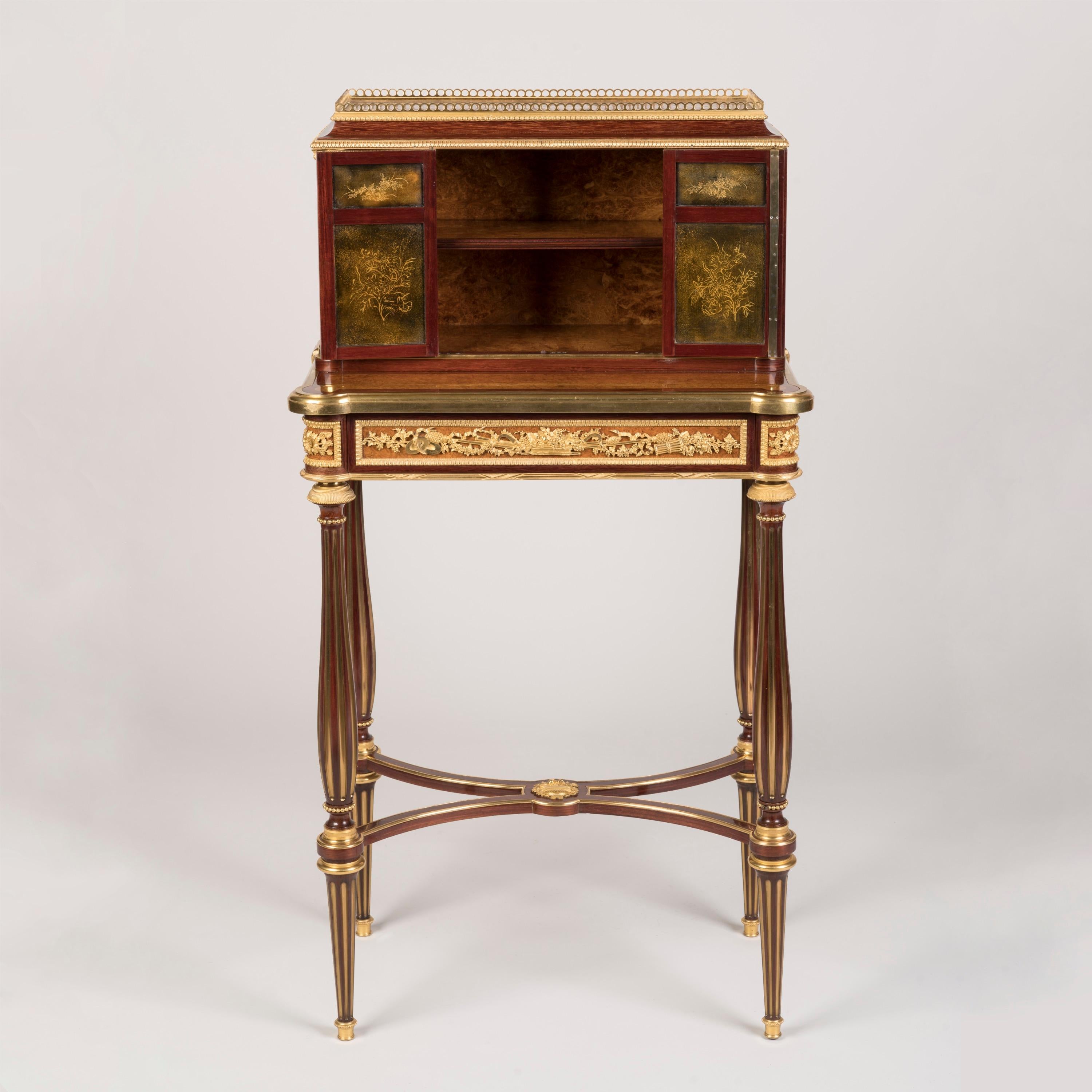 Francese Cabinet in amboyna e lacca con ormolu del XIX secolo di Henry Dasson di Parigi in vendita