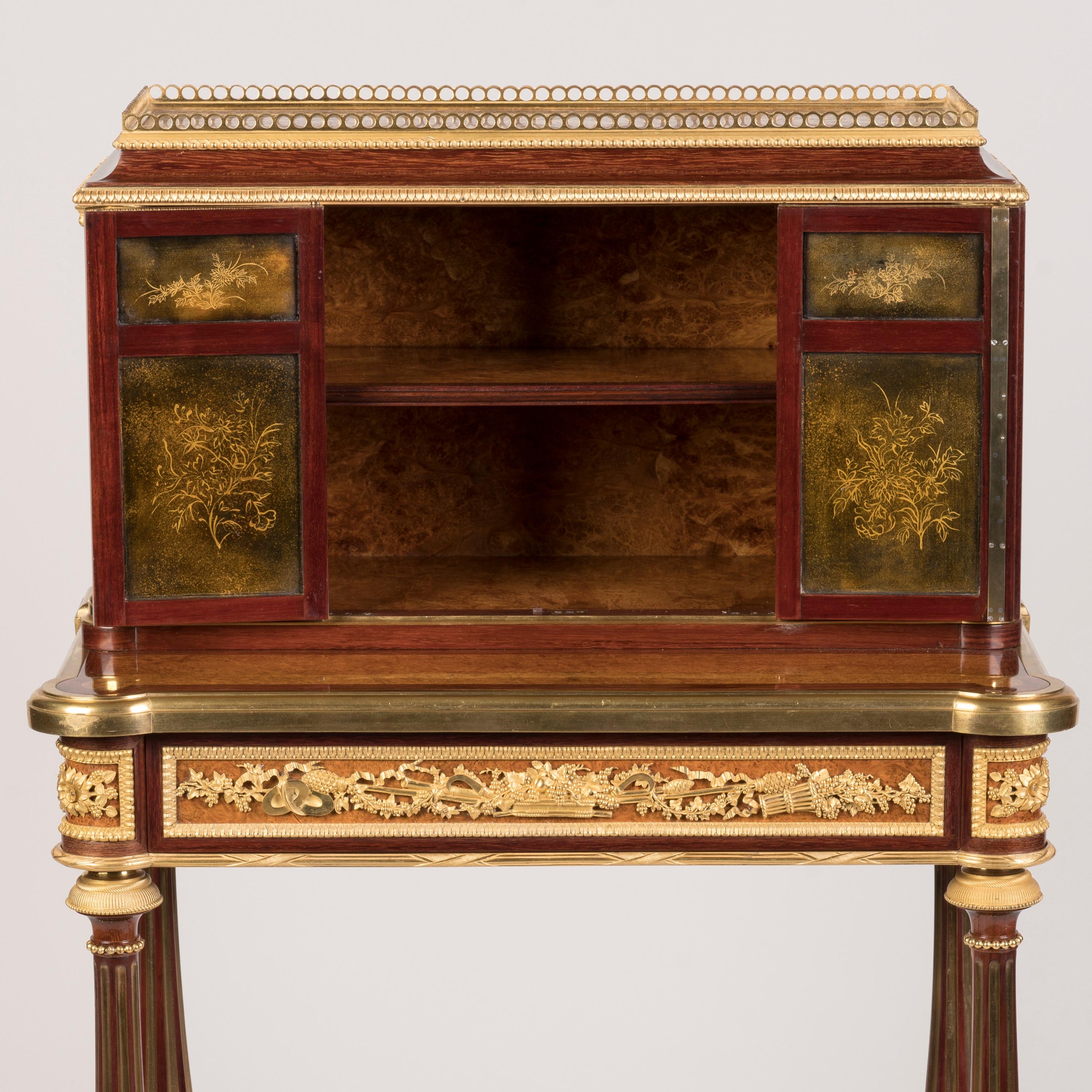 Cabinet in amboyna e lacca con ormolu del XIX secolo di Henry Dasson di Parigi in vendita 1
