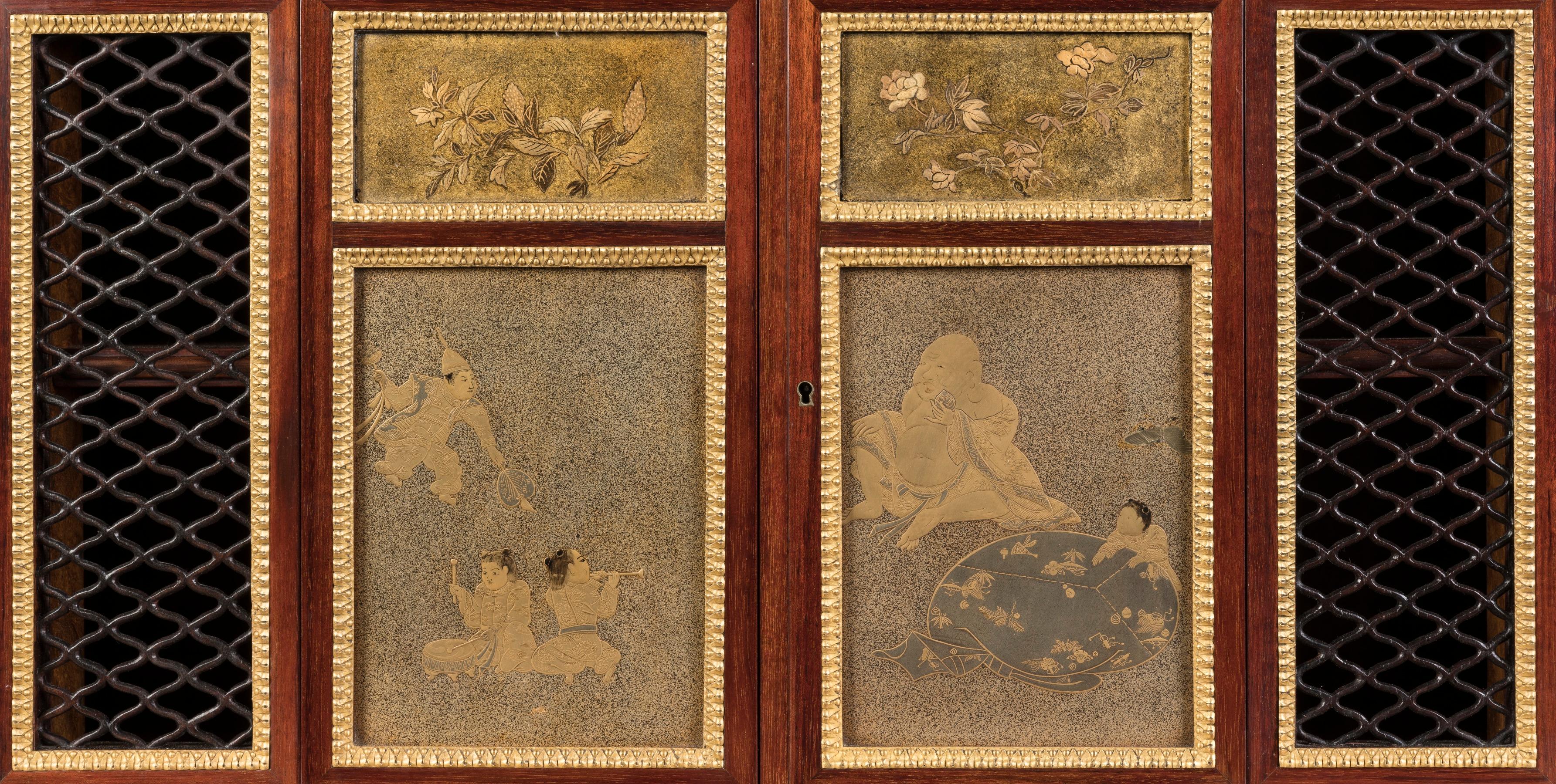 Cabinet in amboyna e lacca con ormolu del XIX secolo di Henry Dasson di Parigi in vendita 3