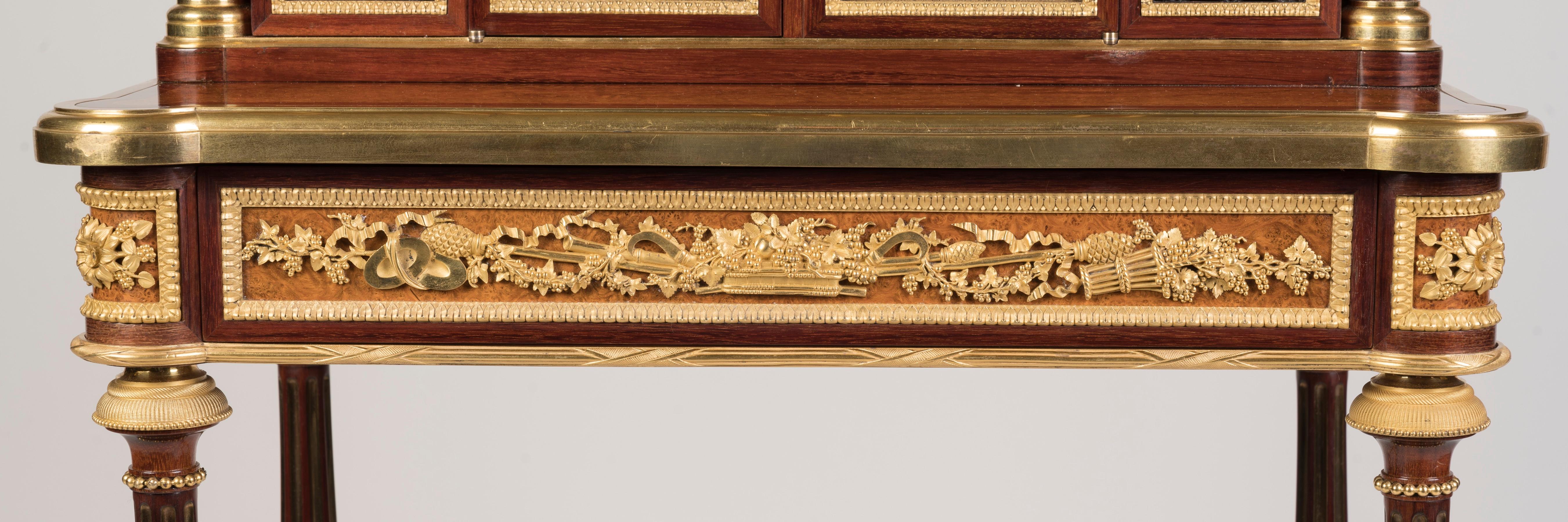 Cabinet in amboyna e lacca con ormolu del XIX secolo di Henry Dasson di Parigi in vendita 4