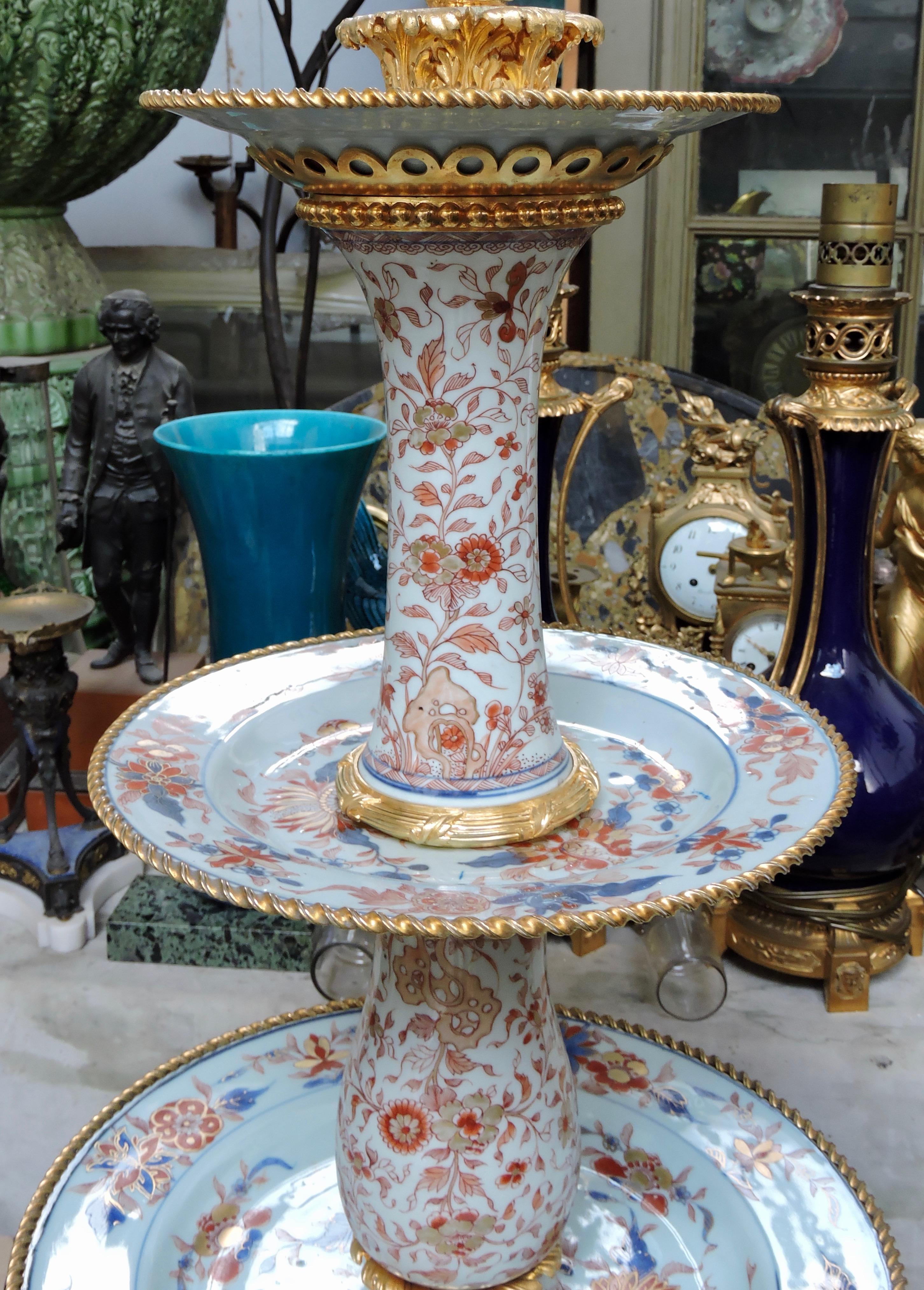 19th Century Ormolu-Mounted and 18th Century Chinese Porcelain Centrepiece In Good Condition In Saint-Ouen, FR