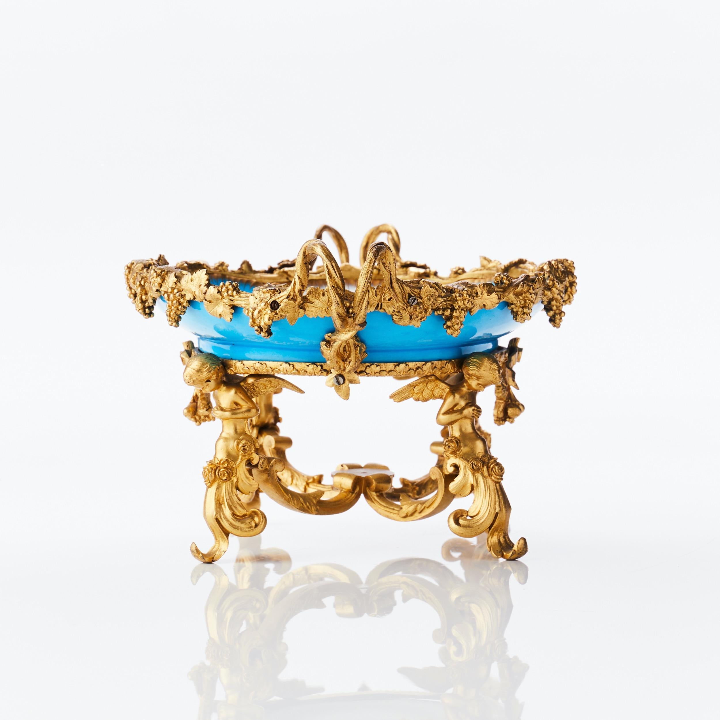 Francese Ciotola in porcellana blu Celeste di Sèvres del XIX secolo con montatura ad ormeggio in vendita