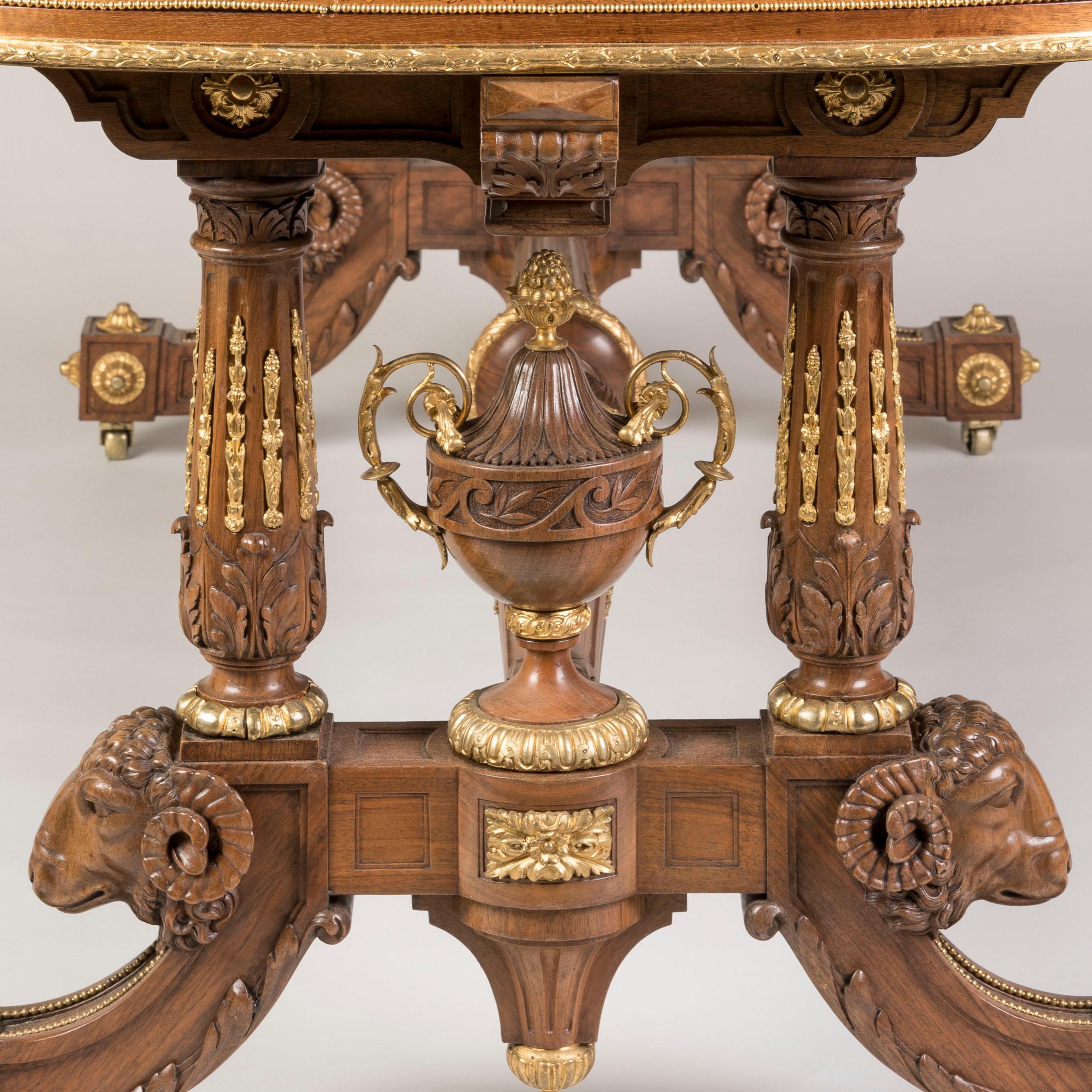 Mesa de nogal de rebabas del siglo XIX, estilo Luis XVI, montada en ormolina, de Pretot en venta 1