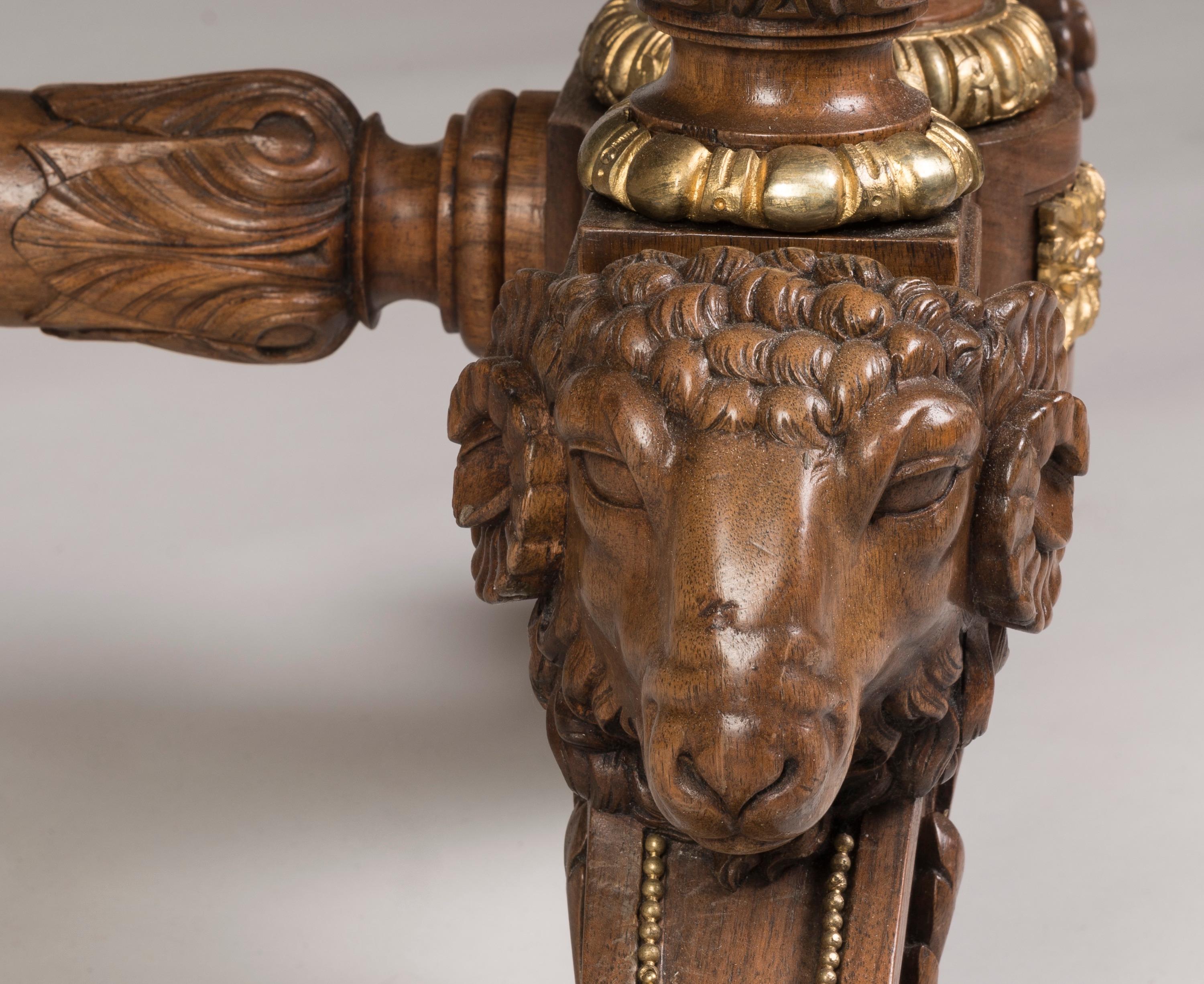Mesa de nogal de rebabas del siglo XIX, estilo Luis XVI, montada en ormolina, de Pretot en venta 2