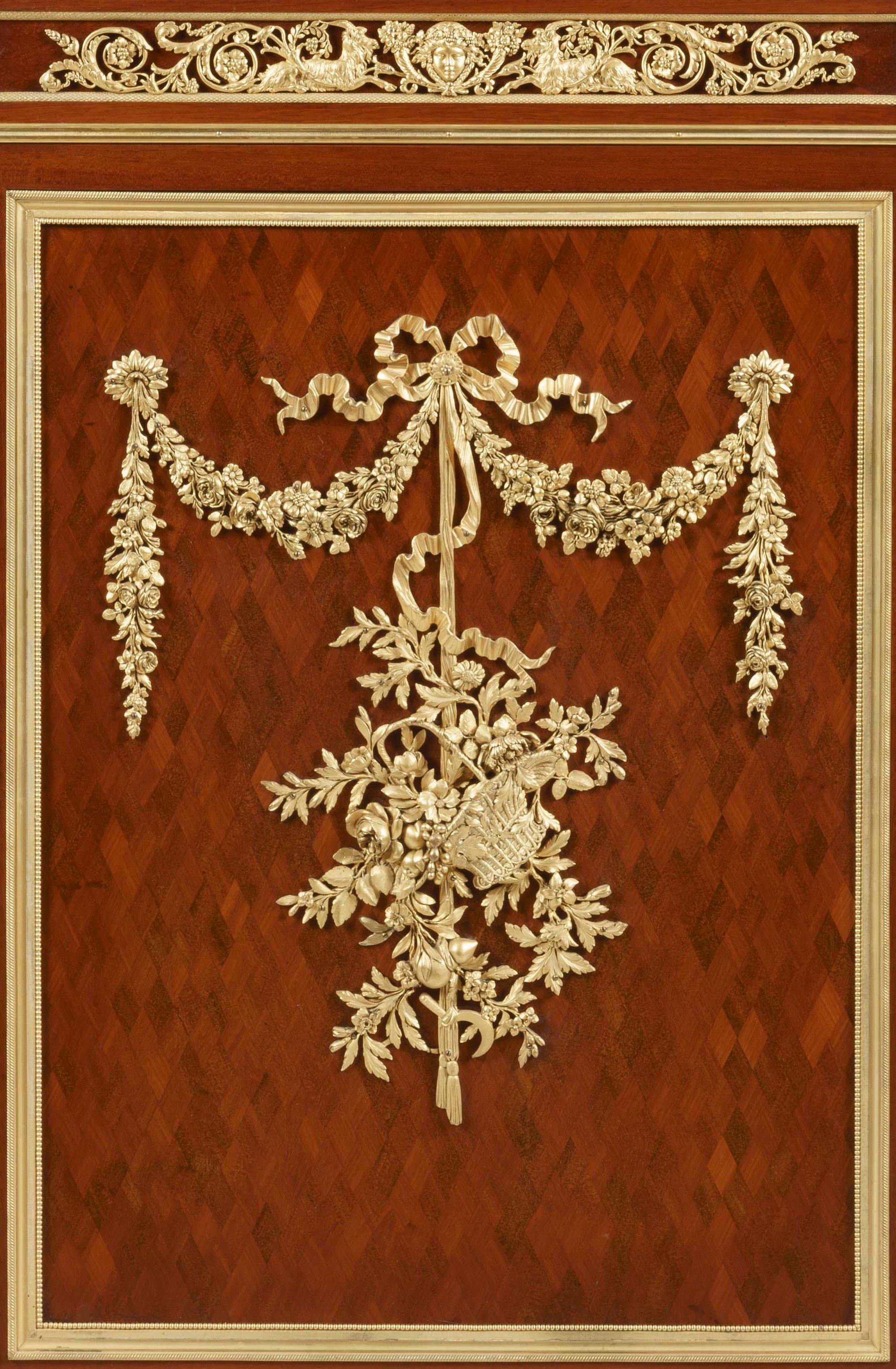 Français Cabinet en parqueterie du XIXe siècle avec supports dorés par François Linke en vente