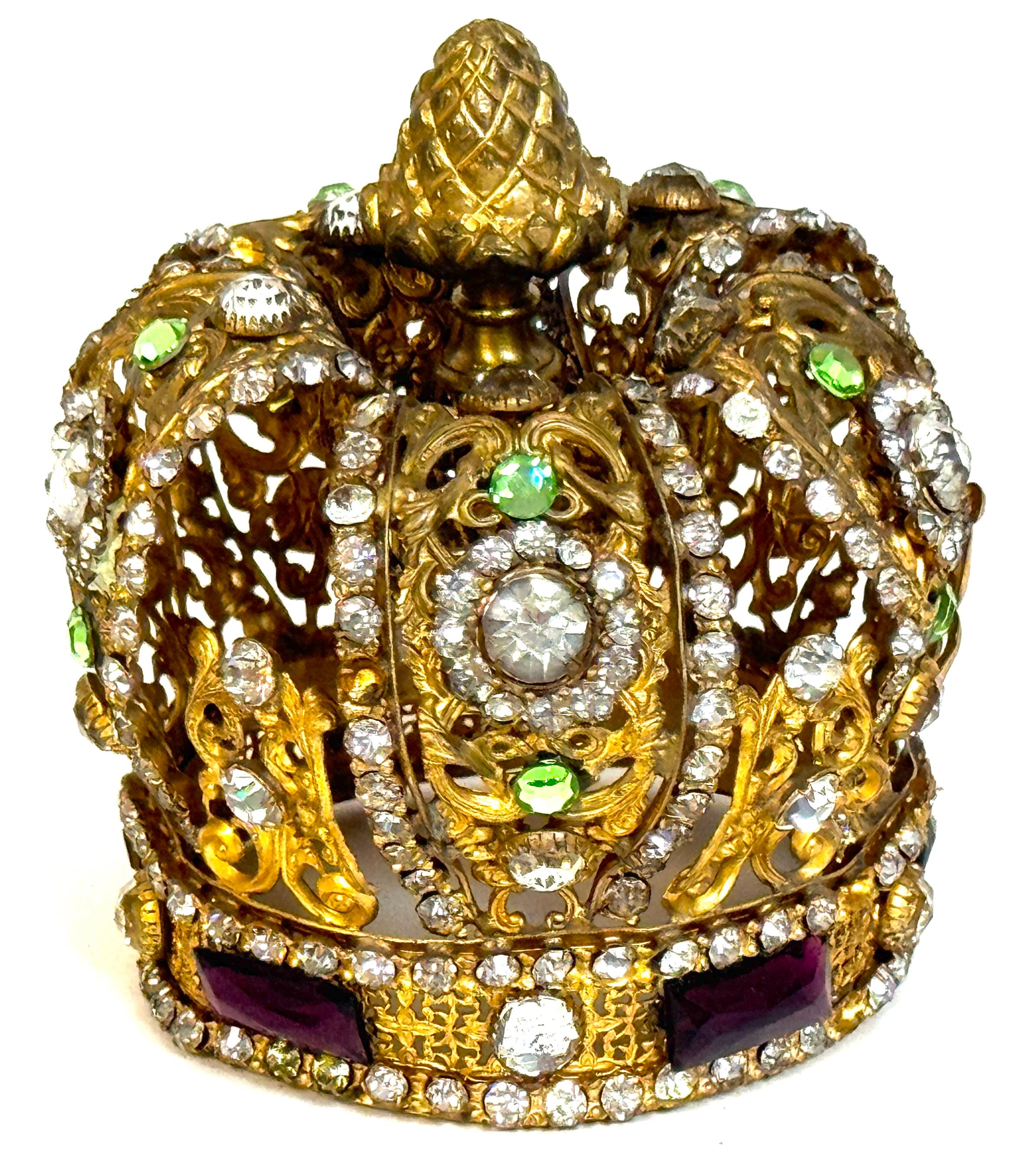 Pietre sintetiche Corona in Ormolu e paste di gemme del XIX secolo - Statua Ecclesiastica in vendita
