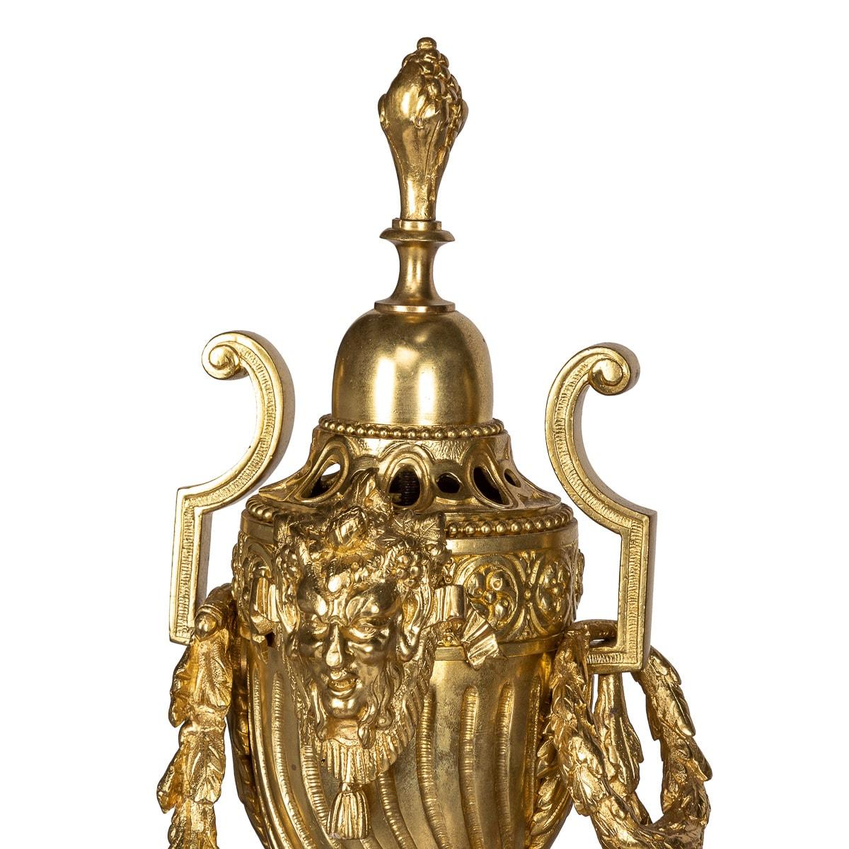 Français Chenets de cheminée du XIXe siècle en bronze doré en vente