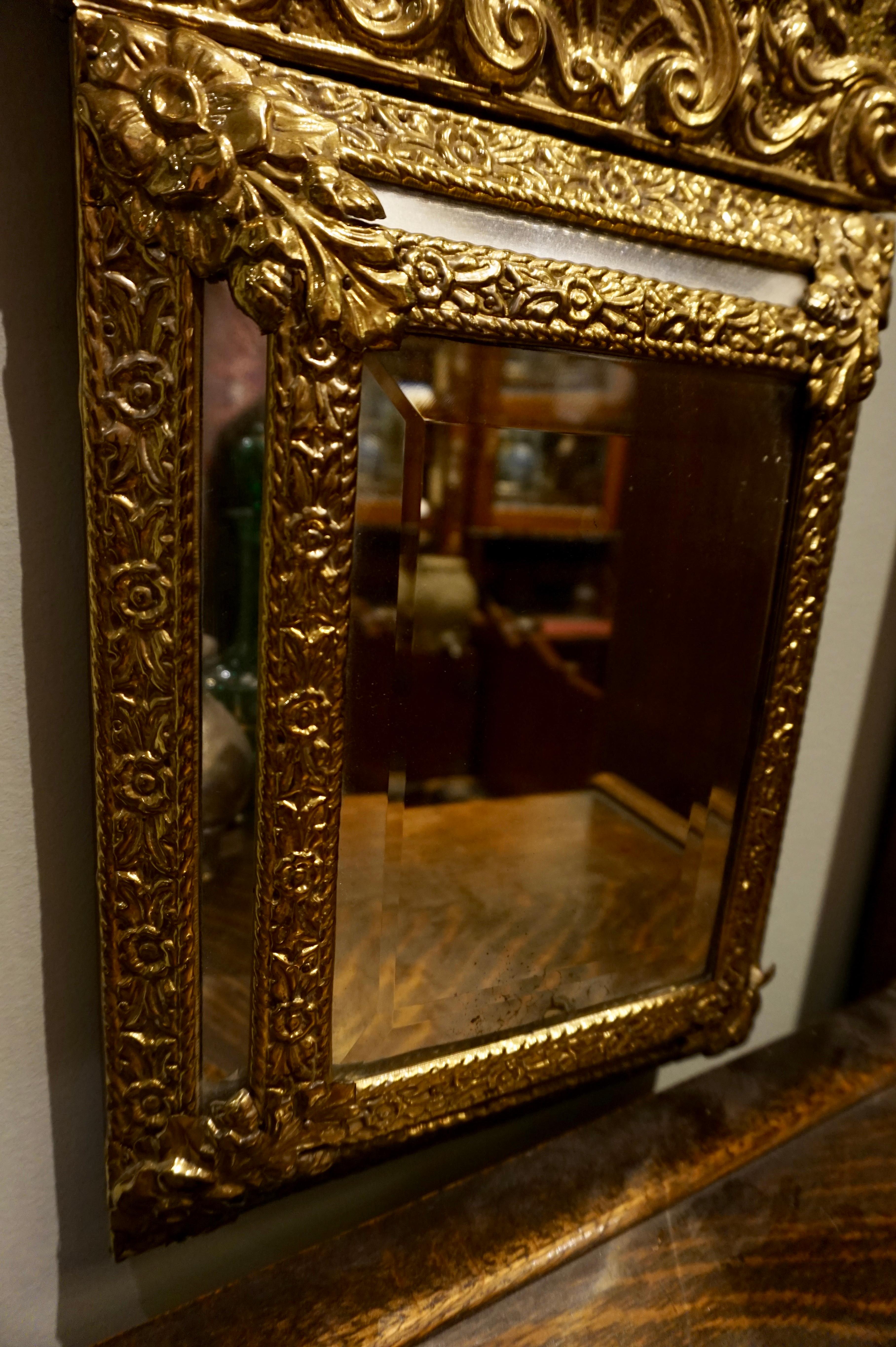Verzierter Messing-Repousse-Servierspiegel Napolon III, Frankreich, 19. Jahrhundert im Zustand „Gut“ im Angebot in Vancouver, British Columbia