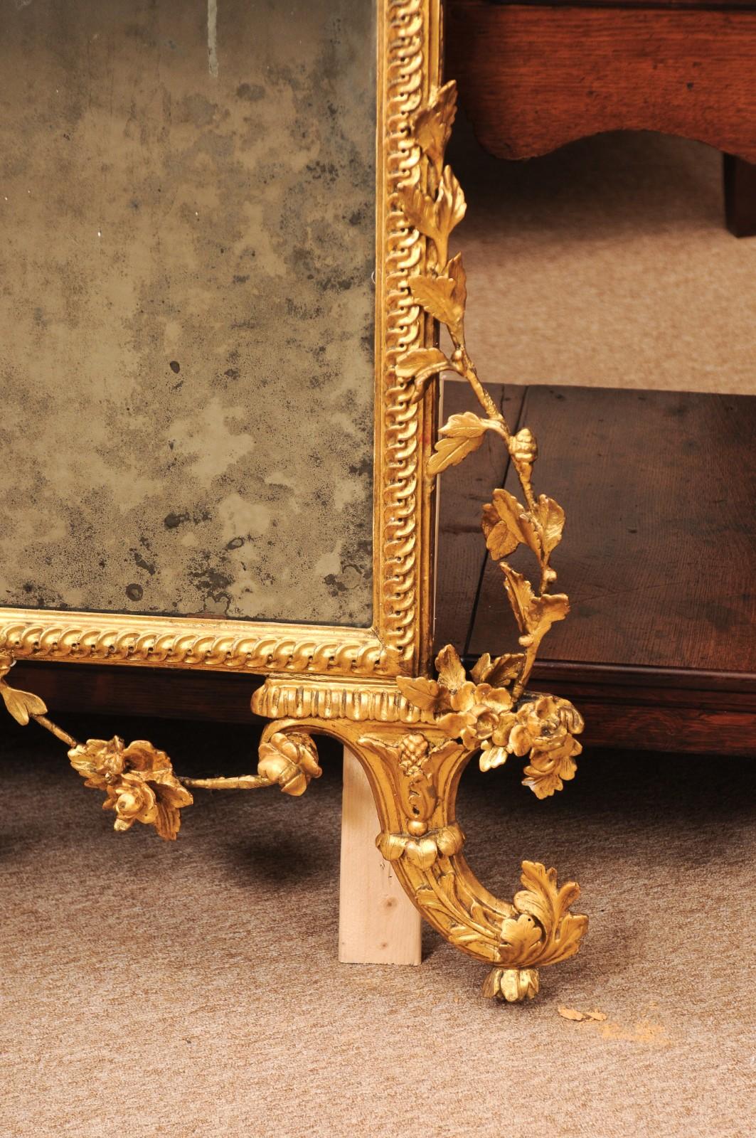Espejo neoclásico italiano ornamentado de madera dorada del siglo XIX en venta 3