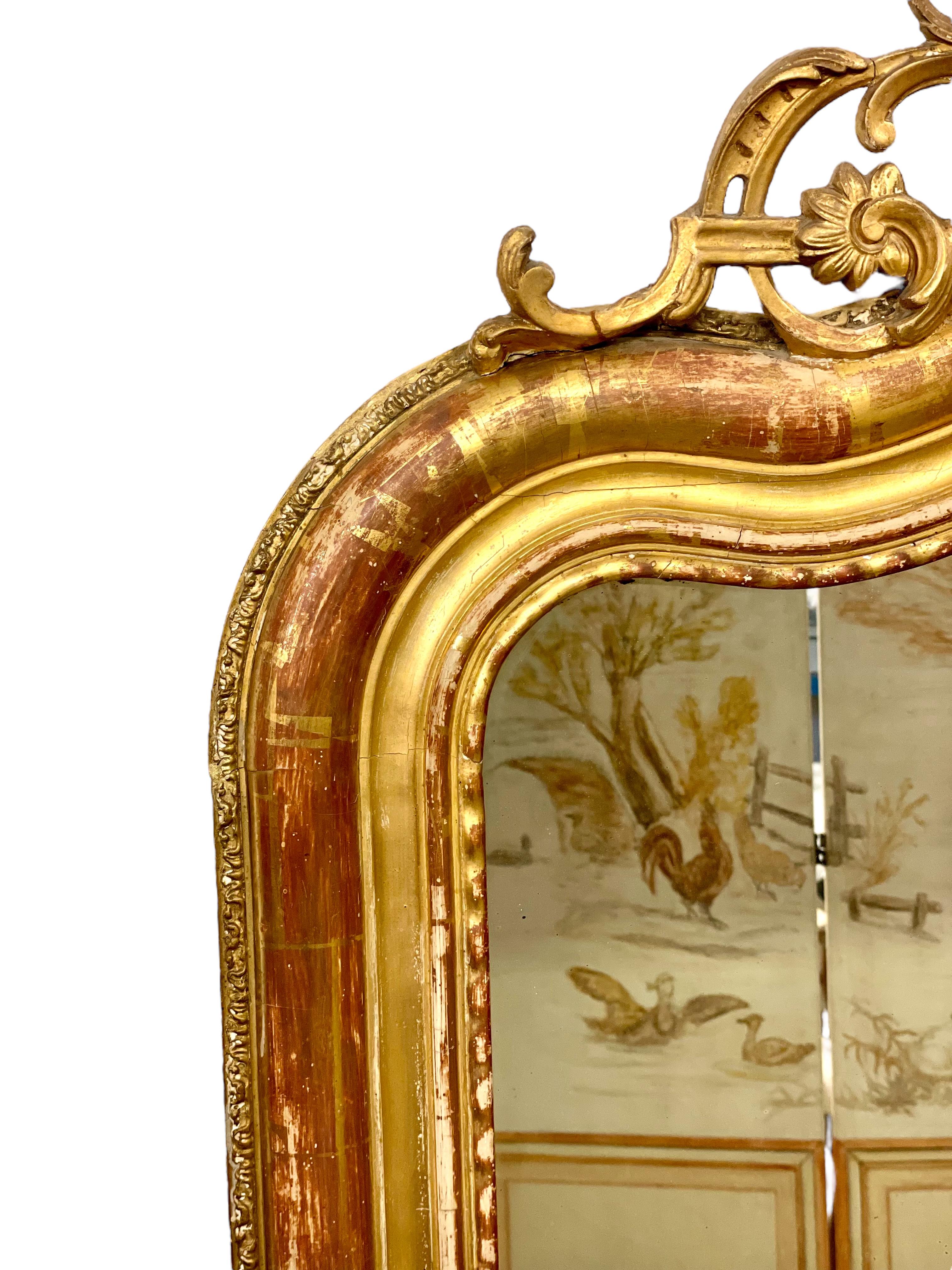 Specchio ornato in legno dorato Louis Philippe del XIX secolo In condizioni buone in vendita a LA CIOTAT, FR