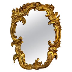 Espejo de madera dorada rococó ornamentado del siglo XIX