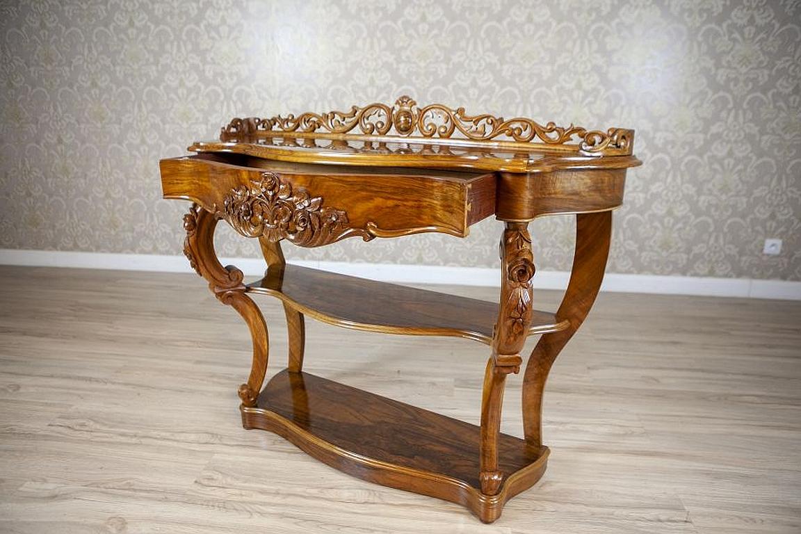 19th-Century Decorative Rosewood Wood and Veneer Console Table

A console made of wood and rosewood veneer, dated to the second half of the 19th century. The piece features legs composed of volute-shaped cascades, set on a platform and connected
