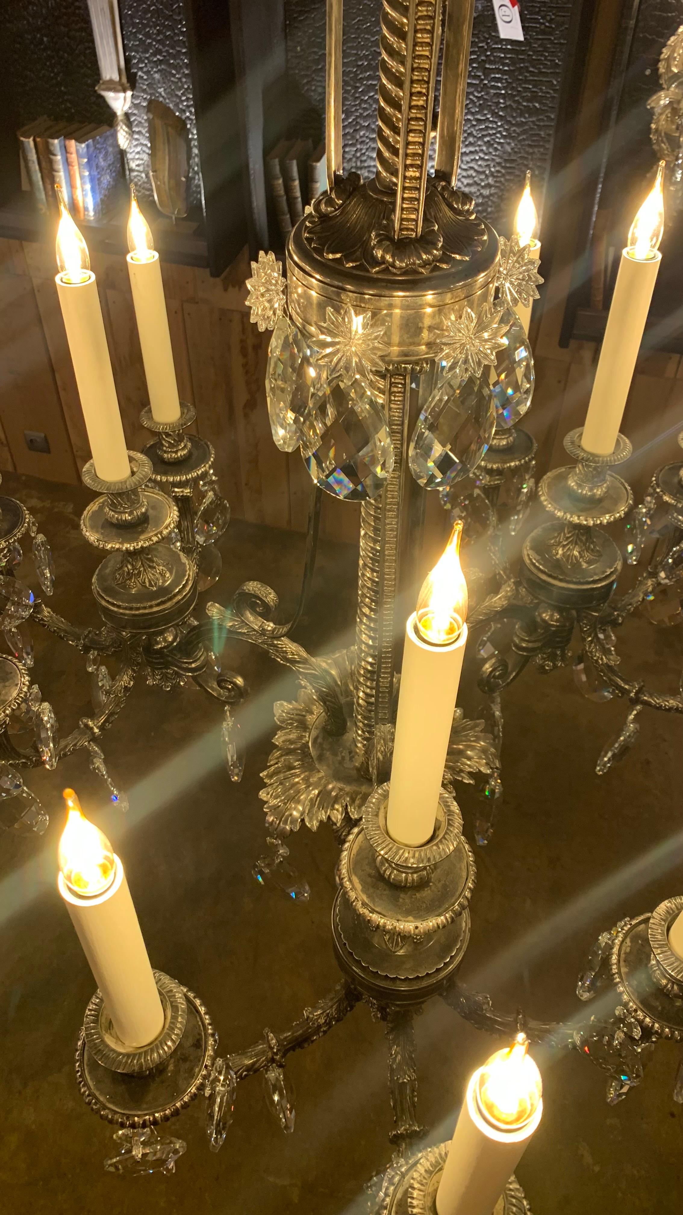 Orsay-Kronleuchter aus dem 19. Jahrhundert mit 12 Lichtern aus  Silber, Bronze und Kristall im Angebot 2